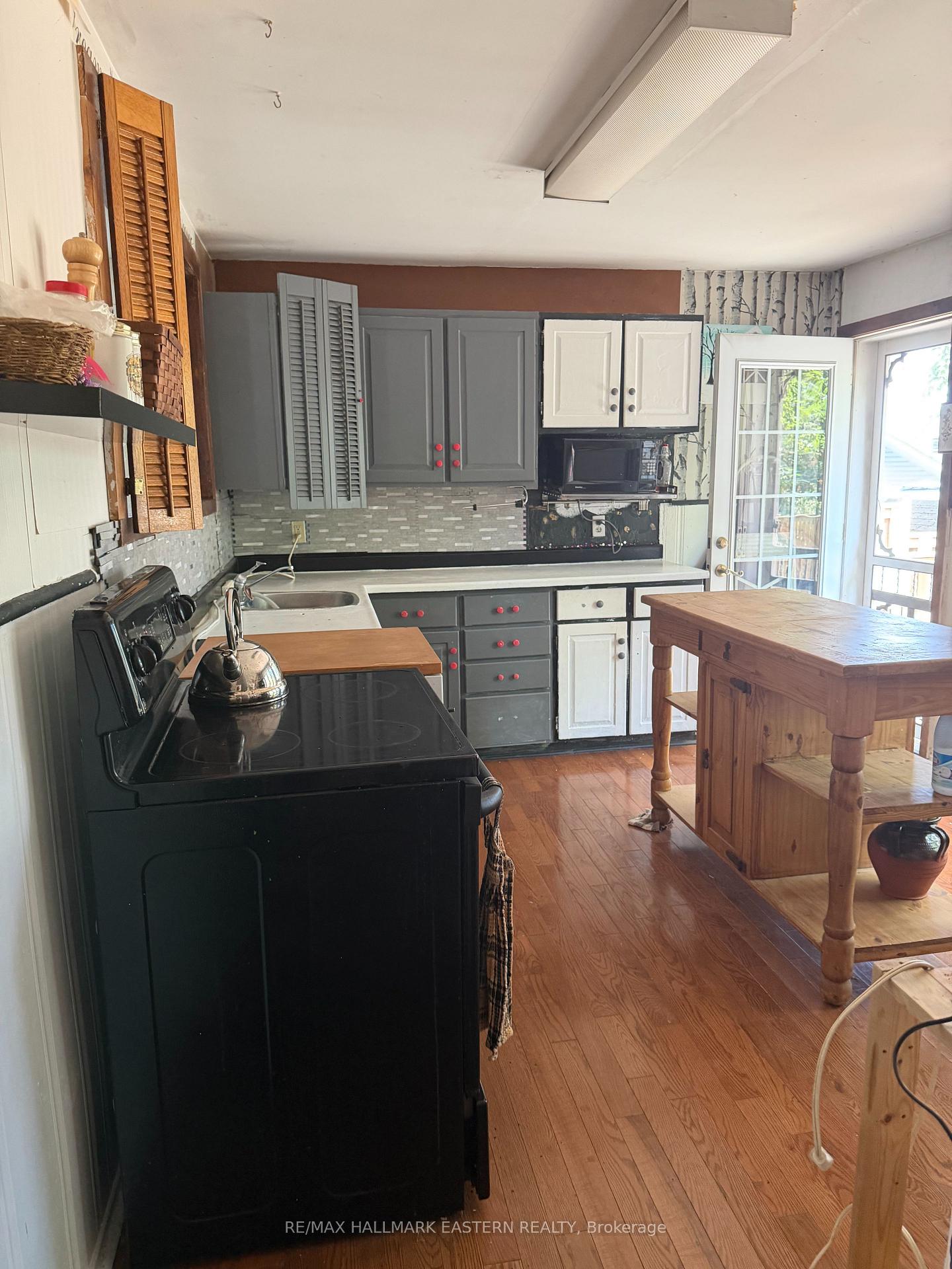 Photo 10 of 413 Bellevue Street, Peterborough, Northcrest Ward 5 — HOMEH