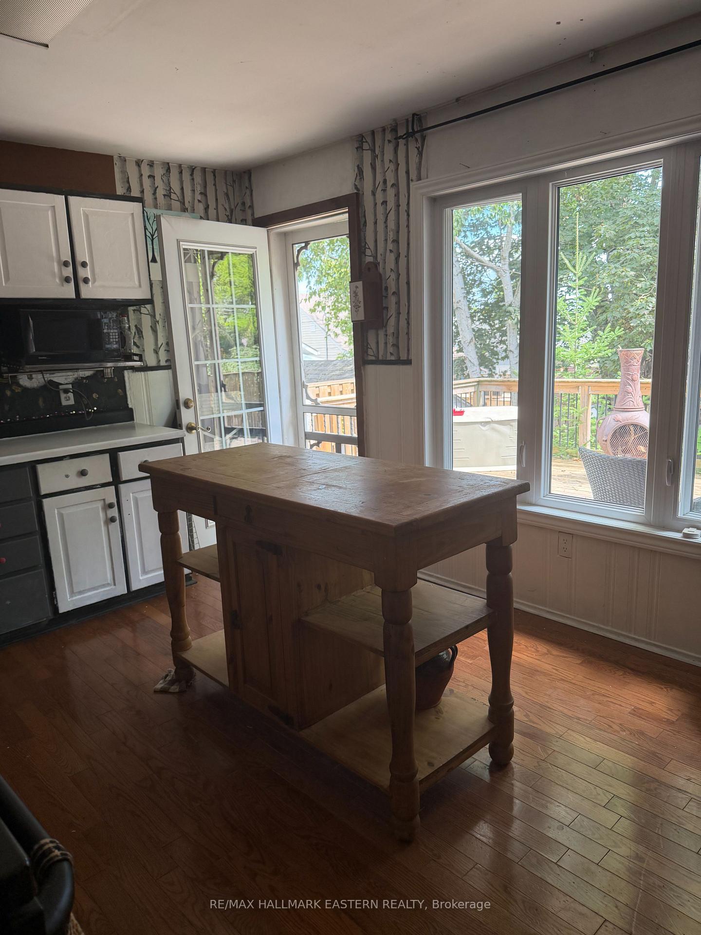 Photo 11 of 413 Bellevue Street, Peterborough, Northcrest Ward 5 — HOMEH