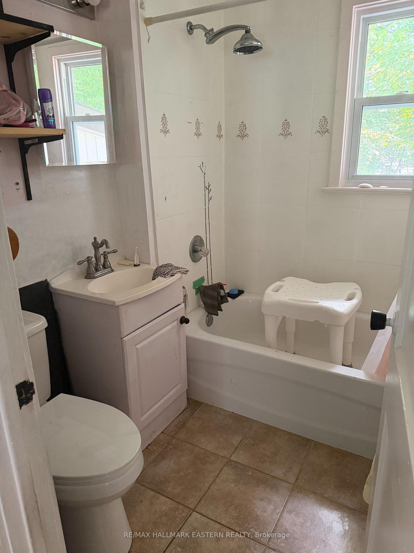 Photo 17 of 413 Bellevue Street, Peterborough, Northcrest Ward 5 — HOMEH