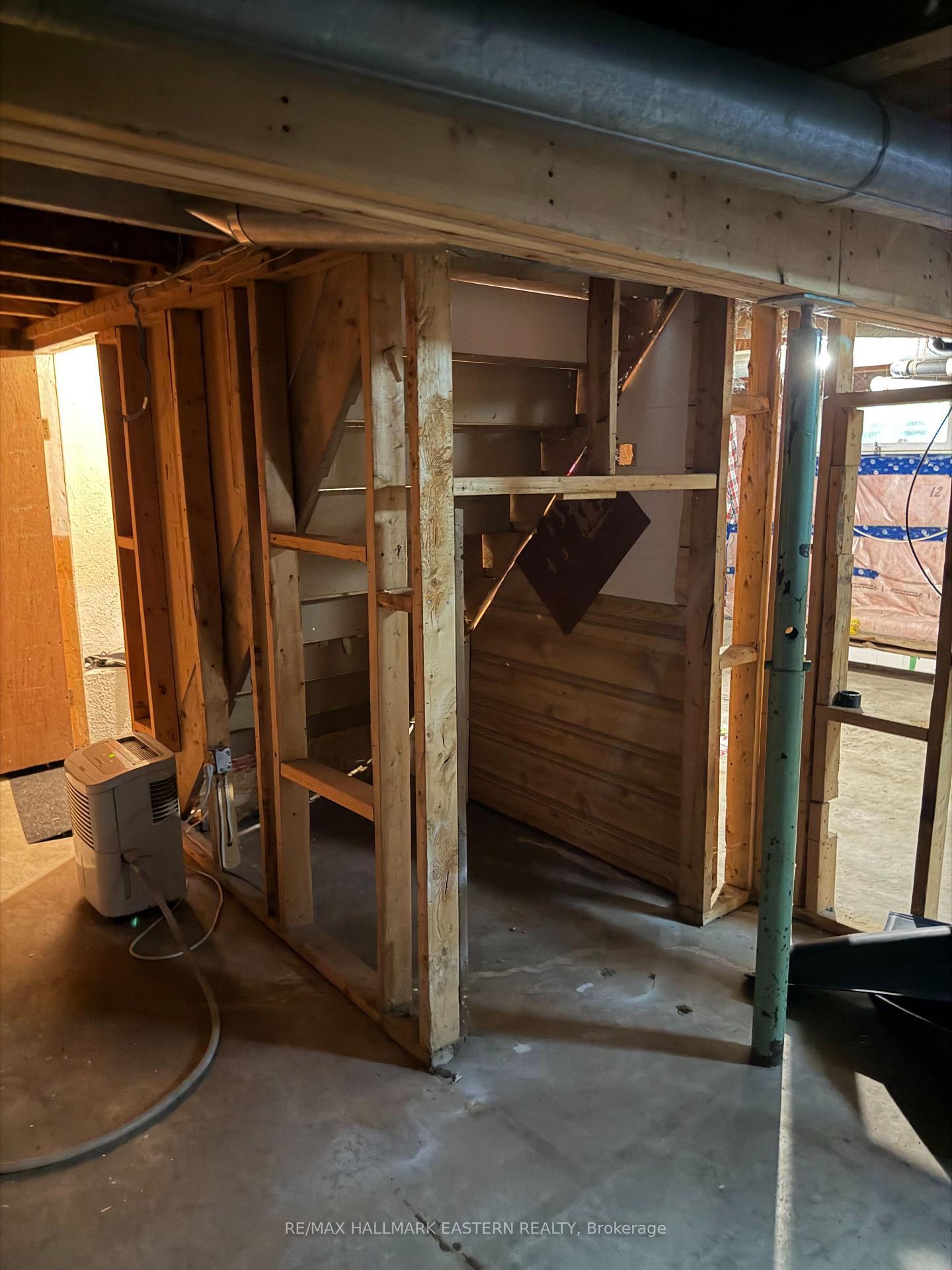 Photo 36 of 413 Bellevue Street, Peterborough, Northcrest Ward 5 — HOMEH