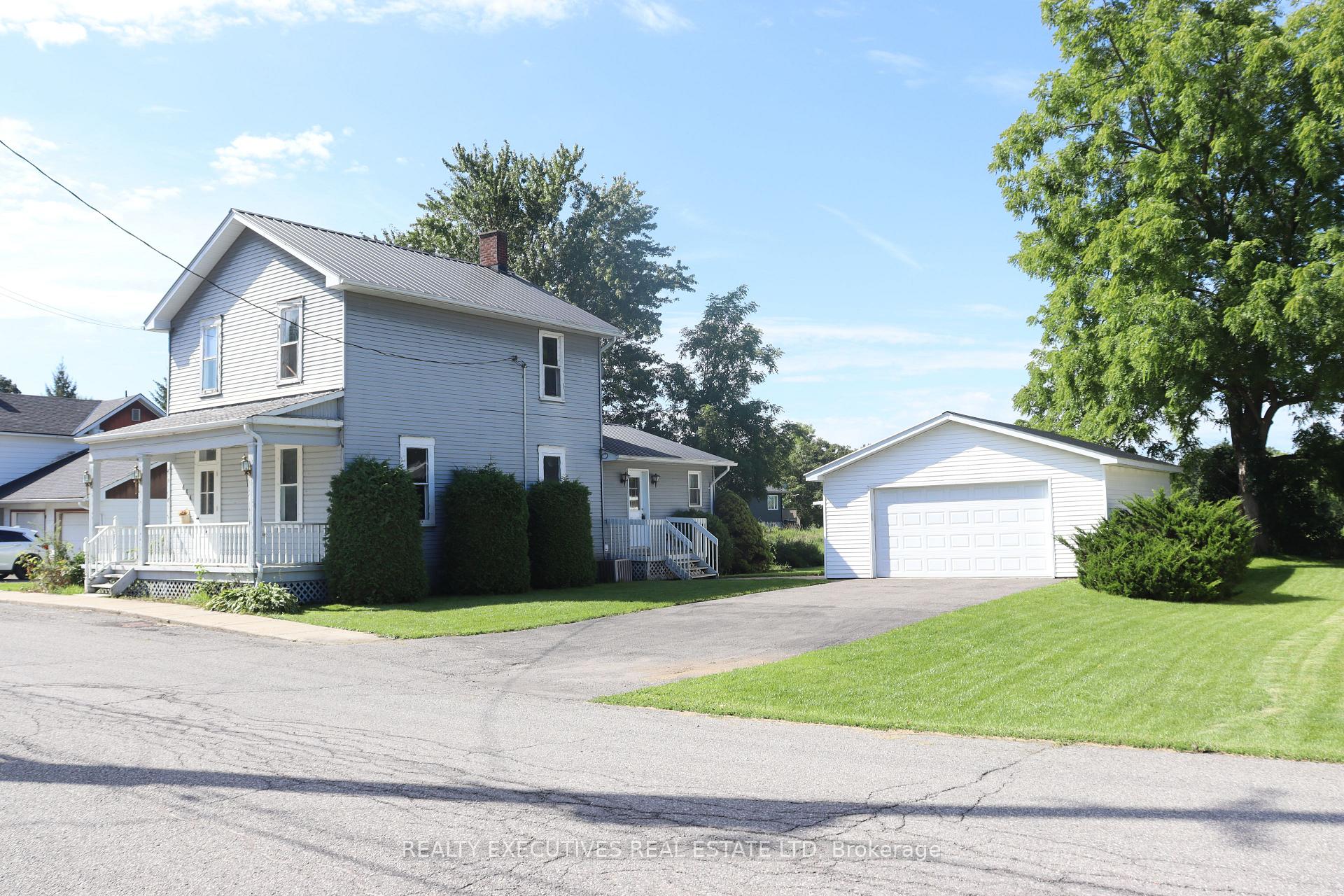 Photo 2 of 464 Gladstone Street, North Dundas, Winchester — HOMEH