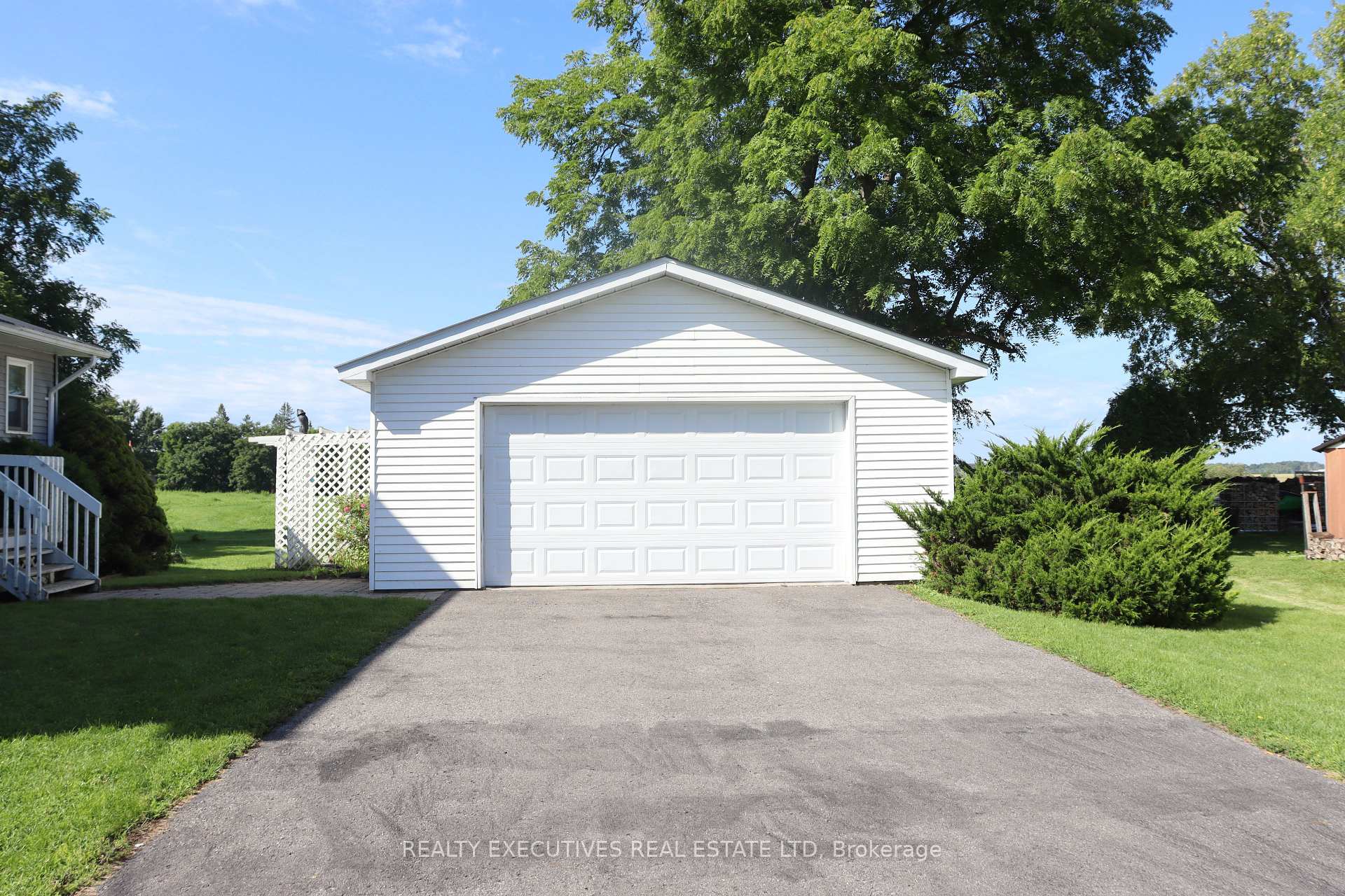 Photo 3 of 464 Gladstone Street, North Dundas, Winchester — HOMEH