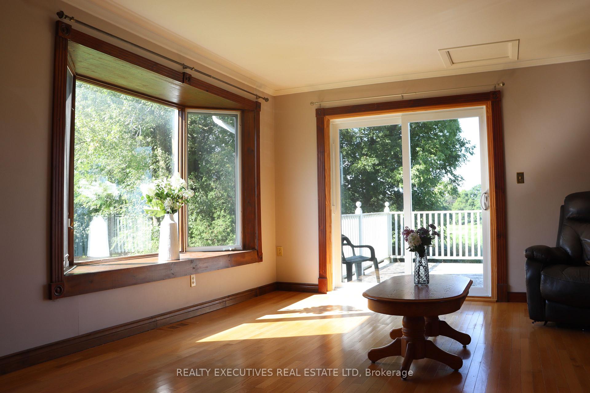 Photo 9 of 464 Gladstone Street, North Dundas, Winchester — HOMEH