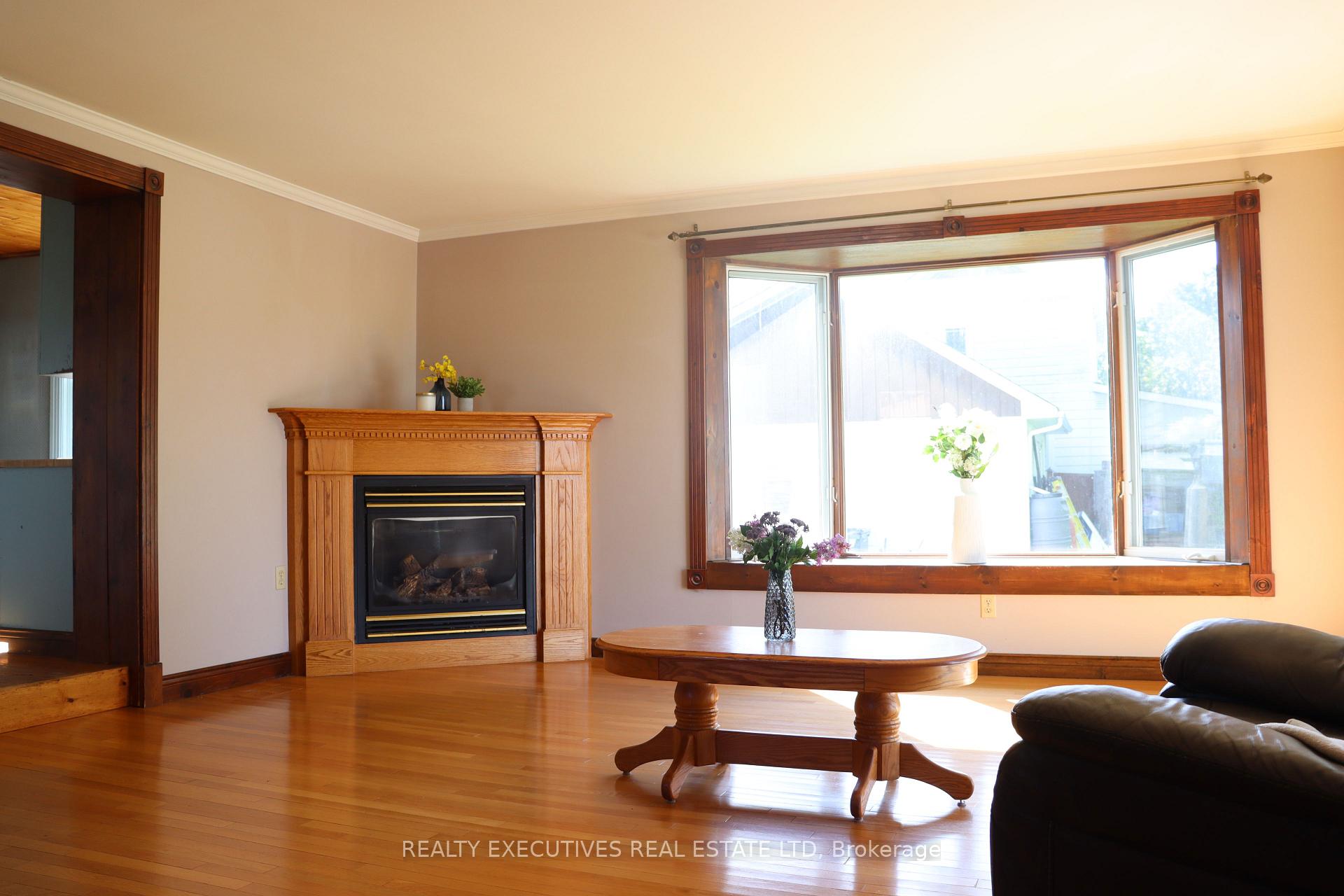Photo 11 of 464 Gladstone Street, North Dundas, Winchester — HOMEH