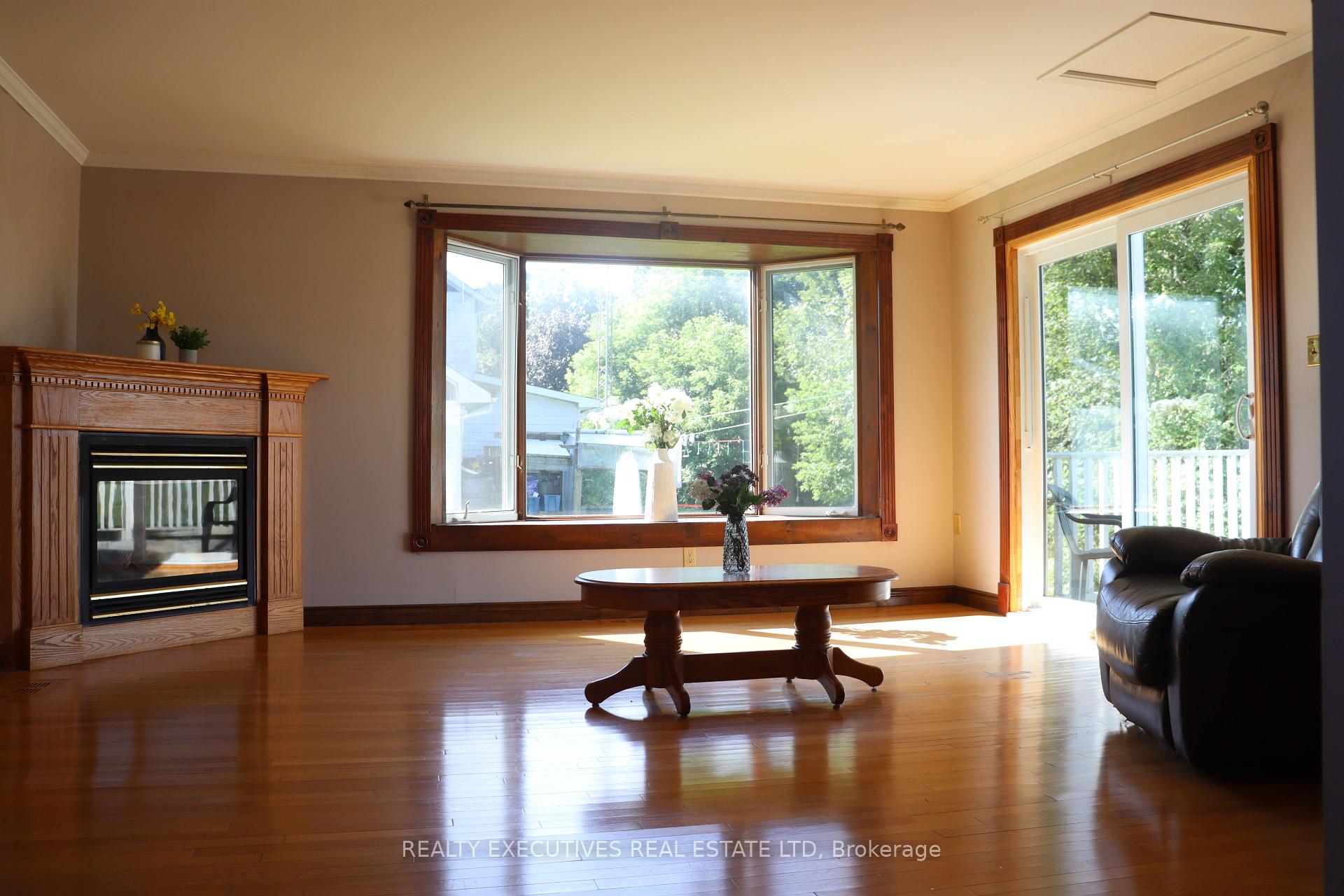 Photo 12 of 464 Gladstone Street, North Dundas, Winchester — HOMEH