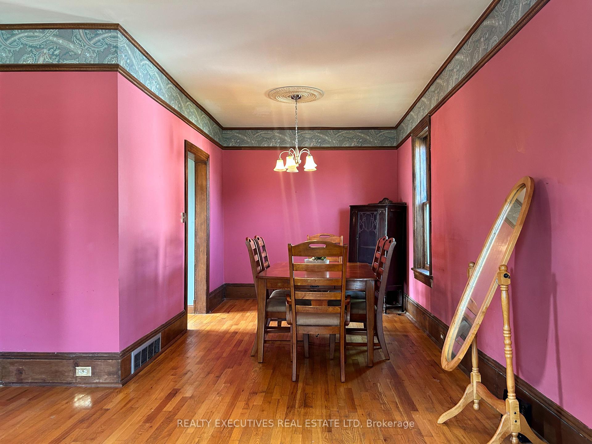 Photo 19 of 464 Gladstone Street, North Dundas, Winchester — HOMEH