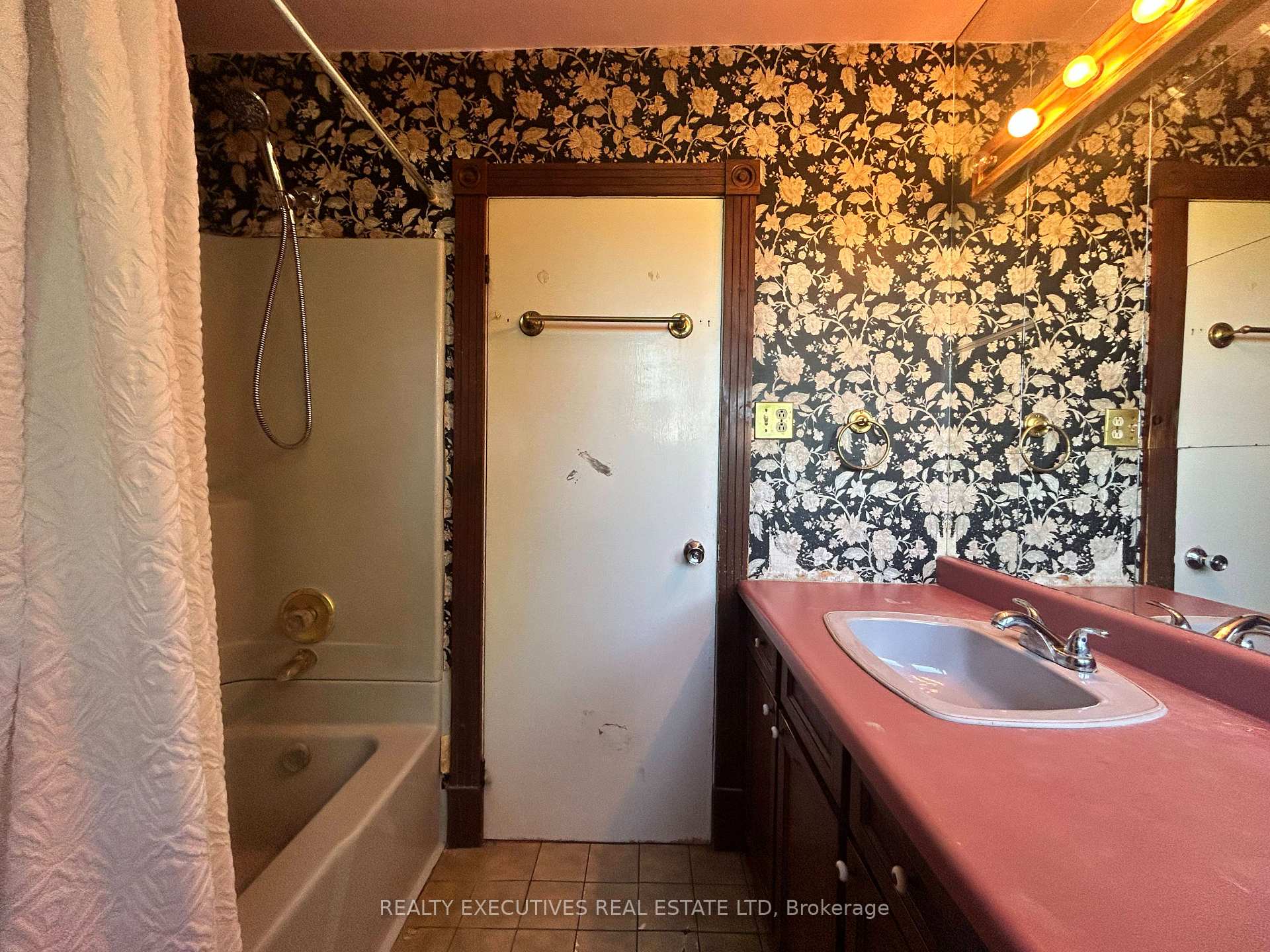 Photo 27 of 464 Gladstone Street, North Dundas, Winchester — HOMEH