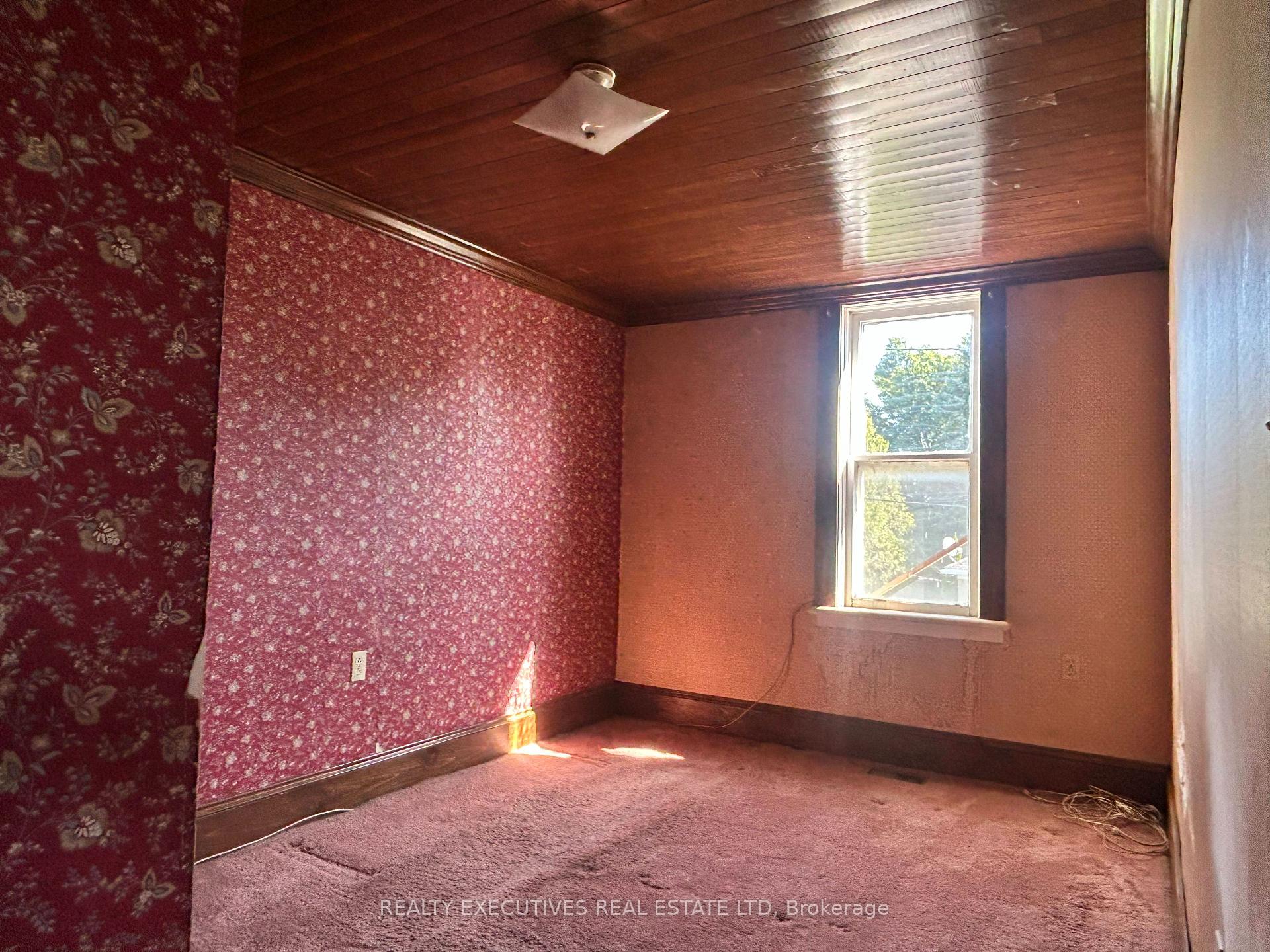 Photo 29 of 464 Gladstone Street, North Dundas, Winchester — HOMEH
