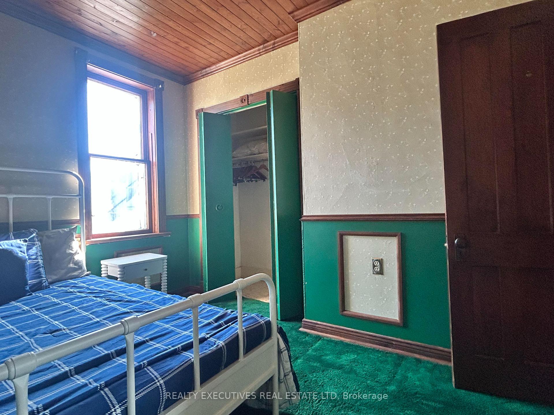 Photo 31 of 464 Gladstone Street, North Dundas, Winchester — HOMEH