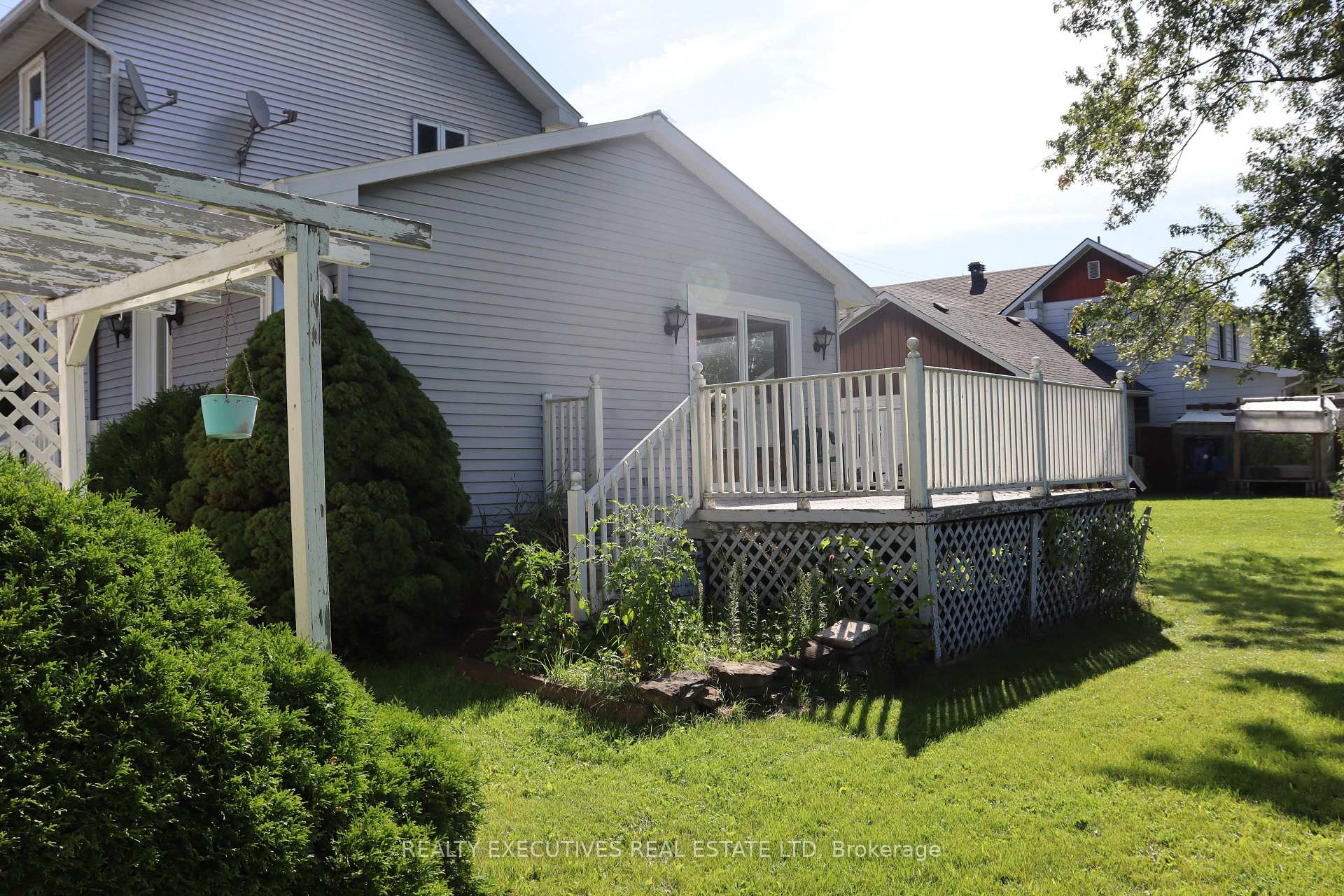 Photo 36 of 464 Gladstone Street, North Dundas, Winchester — HOMEH