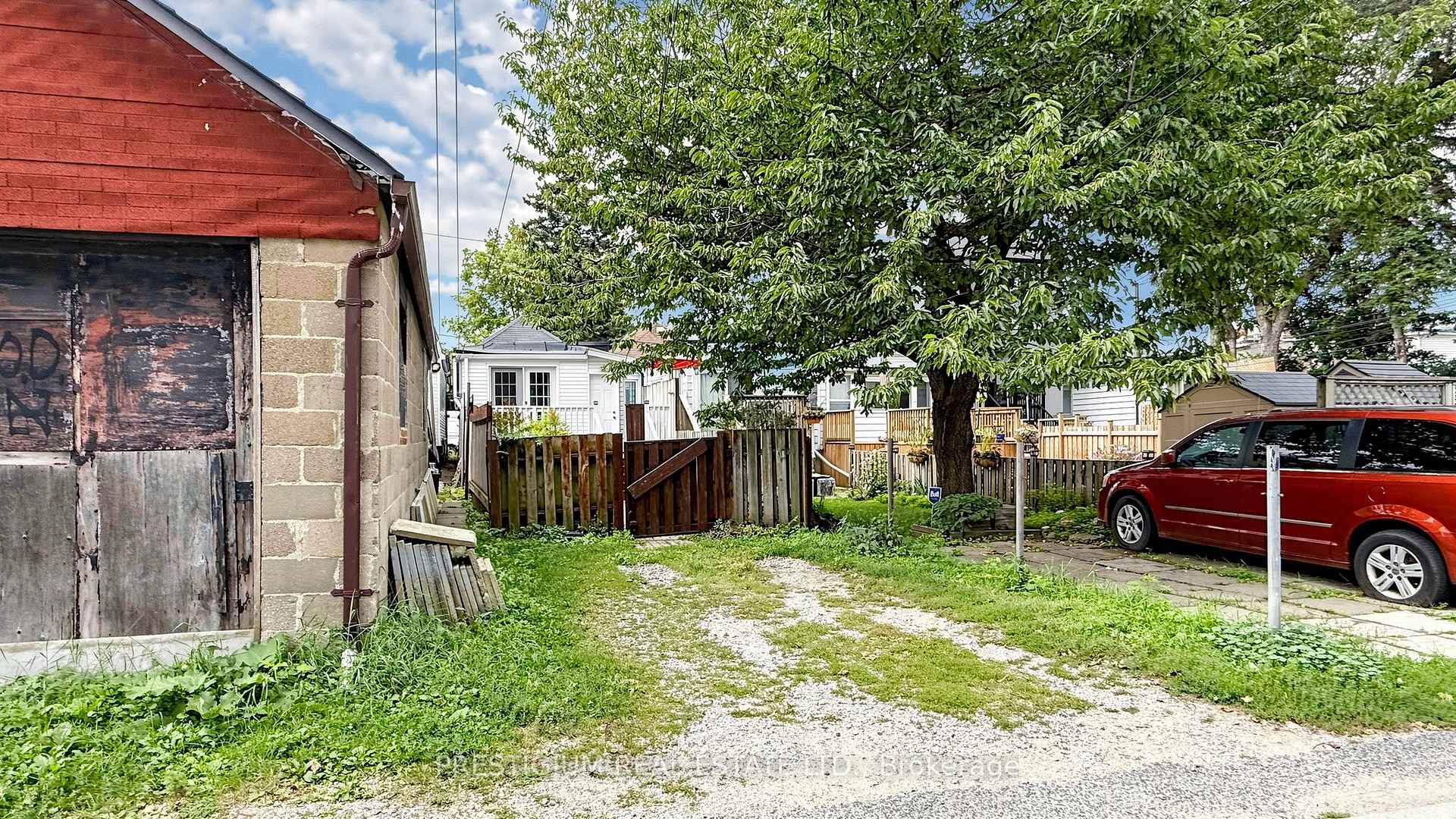Photo 32 of 65 Eldon Avenue, Toronto, Crescent Town — HOMEH