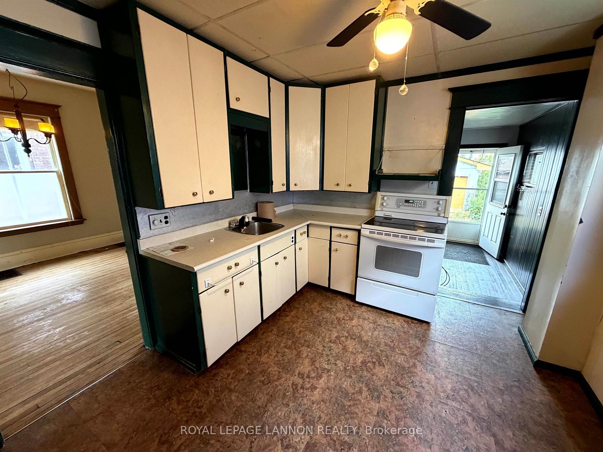 Photo 10 of 207 Norah Street S, Thunder Bay, McKeller Park — HOMEH