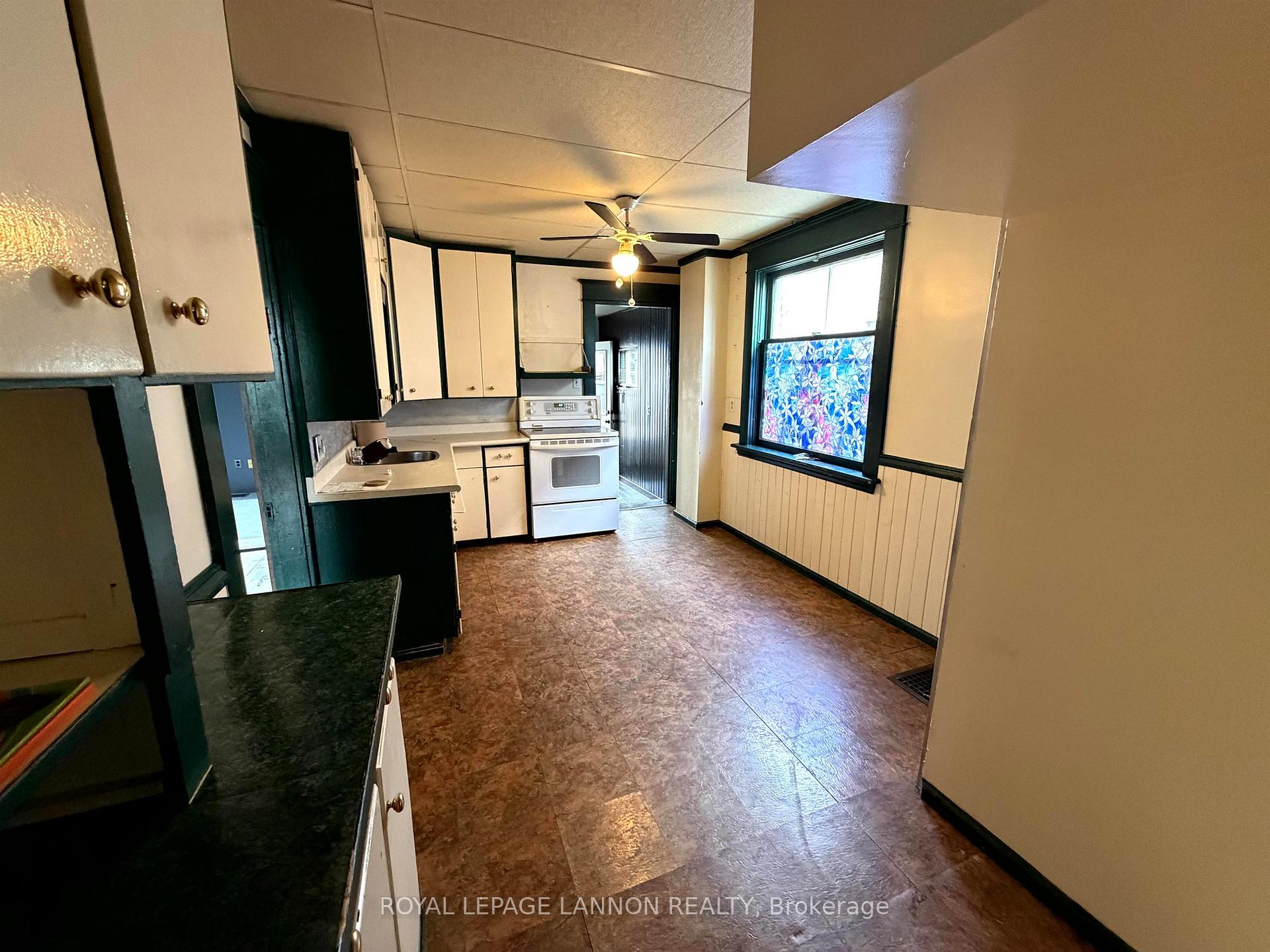 Photo 11 of 207 Norah Street S, Thunder Bay, McKeller Park — HOMEH