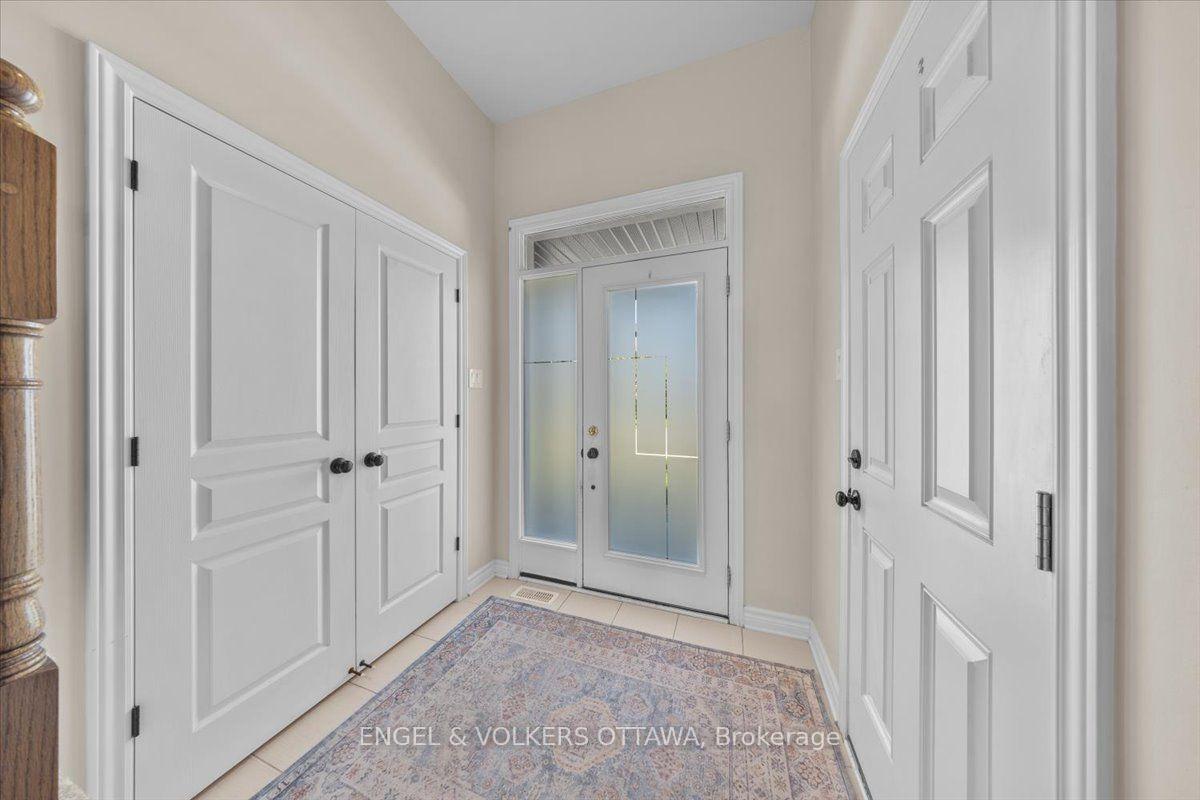 Photo 4 of 556 Triangle Street, Ottawa, Kanata - Emerald Meadows/Trailwest — HOMEH