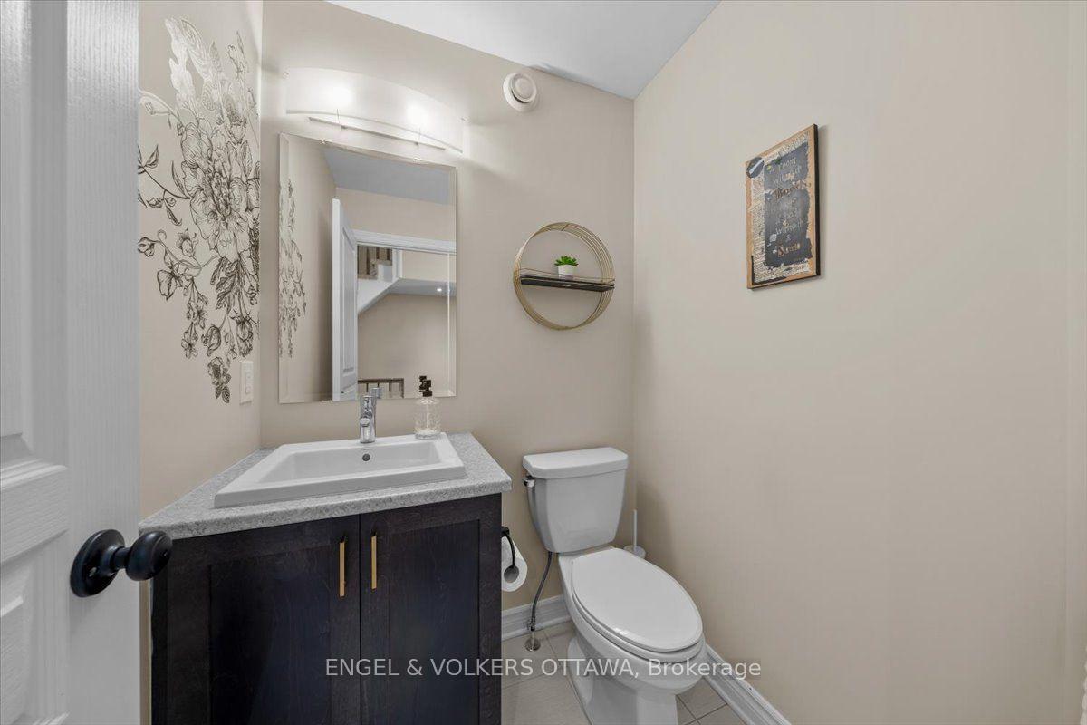 Photo 5 of 556 Triangle Street, Ottawa, Kanata - Emerald Meadows/Trailwest — HOMEH