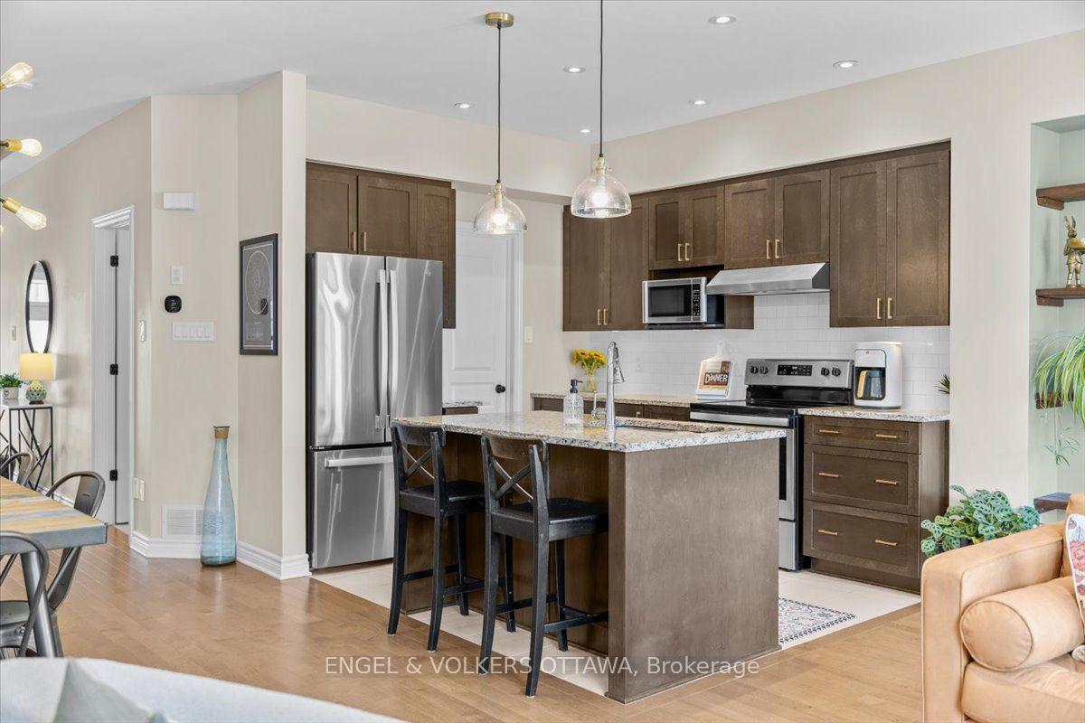 Photo 9 of 556 Triangle Street, Ottawa, Kanata - Emerald Meadows/Trailwest — HOMEH
