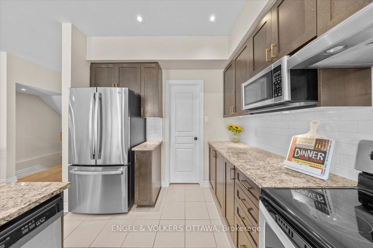 Photo 15 of 556 Triangle Street, Ottawa, Kanata - Emerald Meadows/Trailwest — HOMEH
