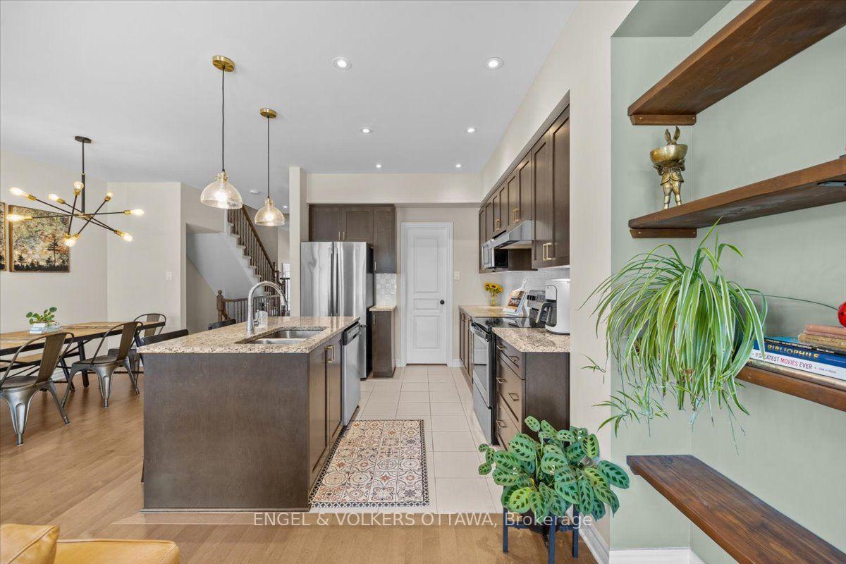 Photo 17 of 556 Triangle Street, Ottawa, Kanata - Emerald Meadows/Trailwest — HOMEH