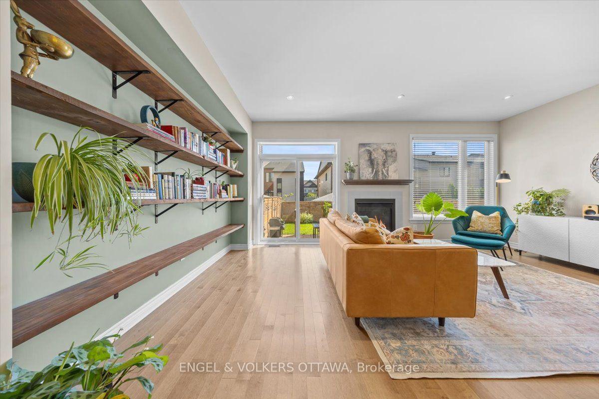 Photo 18 of 556 Triangle Street, Ottawa, Kanata - Emerald Meadows/Trailwest — HOMEH