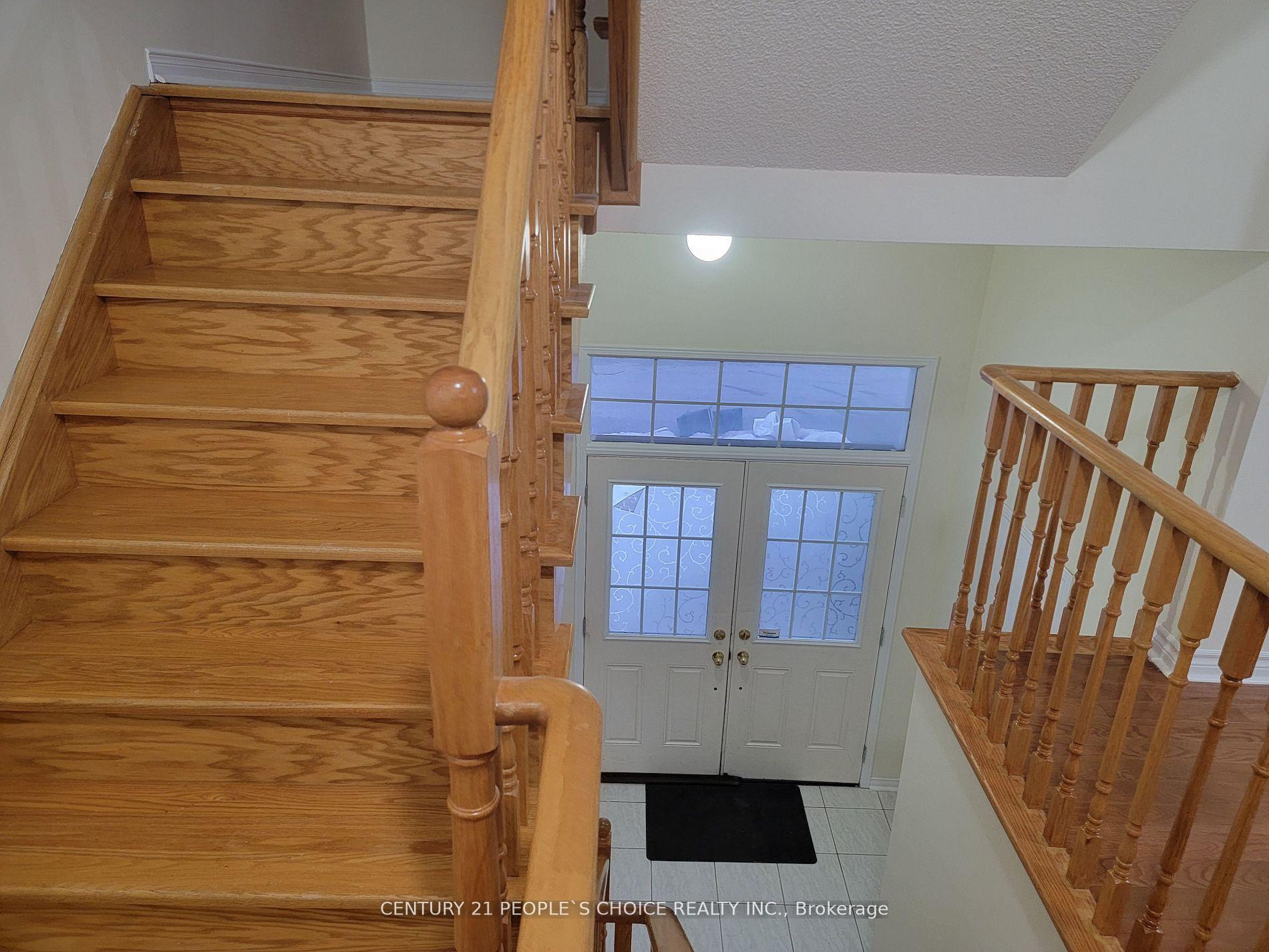 Photo 3 of Unit Upper, 783 Millworks Crescent, Mississauga, East Credit — HOMEH