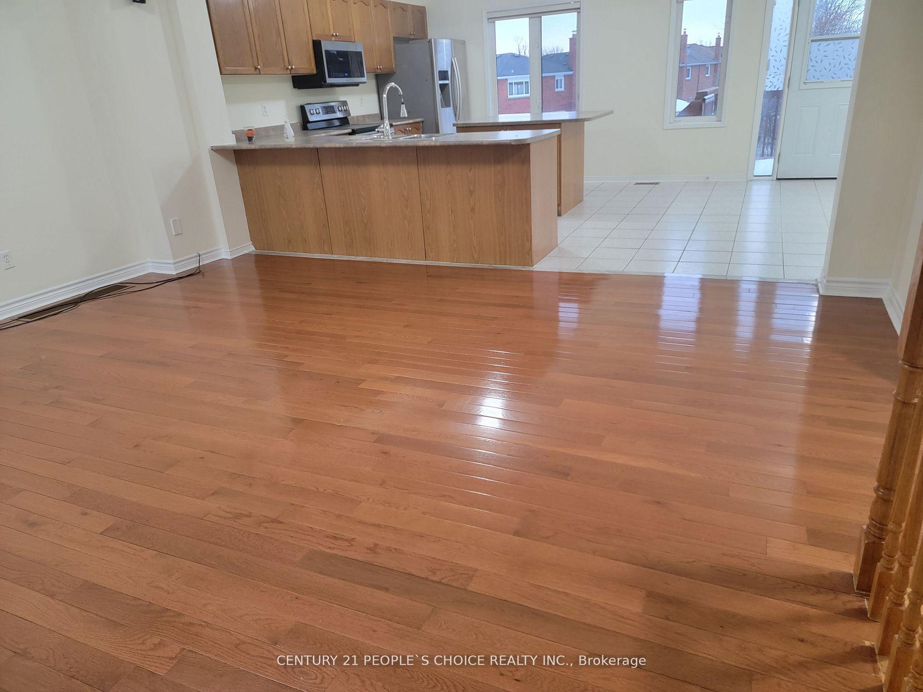 Photo 4 of Unit Upper, 783 Millworks Crescent, Mississauga, East Credit — HOMEH