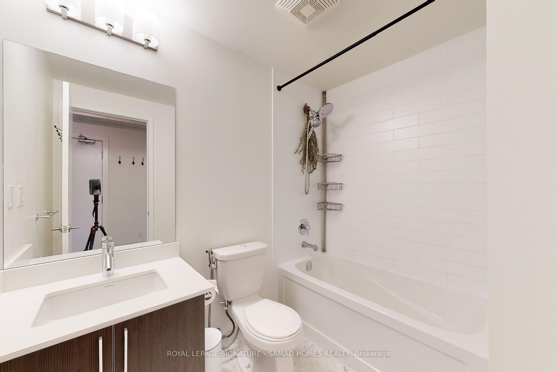 Photo 6 of Unit 1712, 20 Bruyeres Mews, Toronto, Niagara — HOMEH