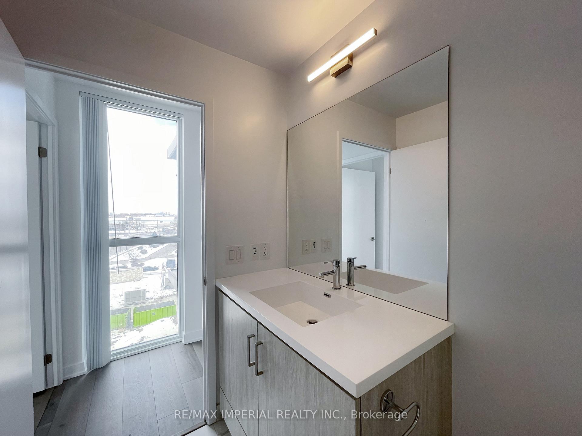 Photo 5 of Unit 616, 38 Honeycrisp Crescent, Vaughan, Vaughan Corporate Centre — HOMEH