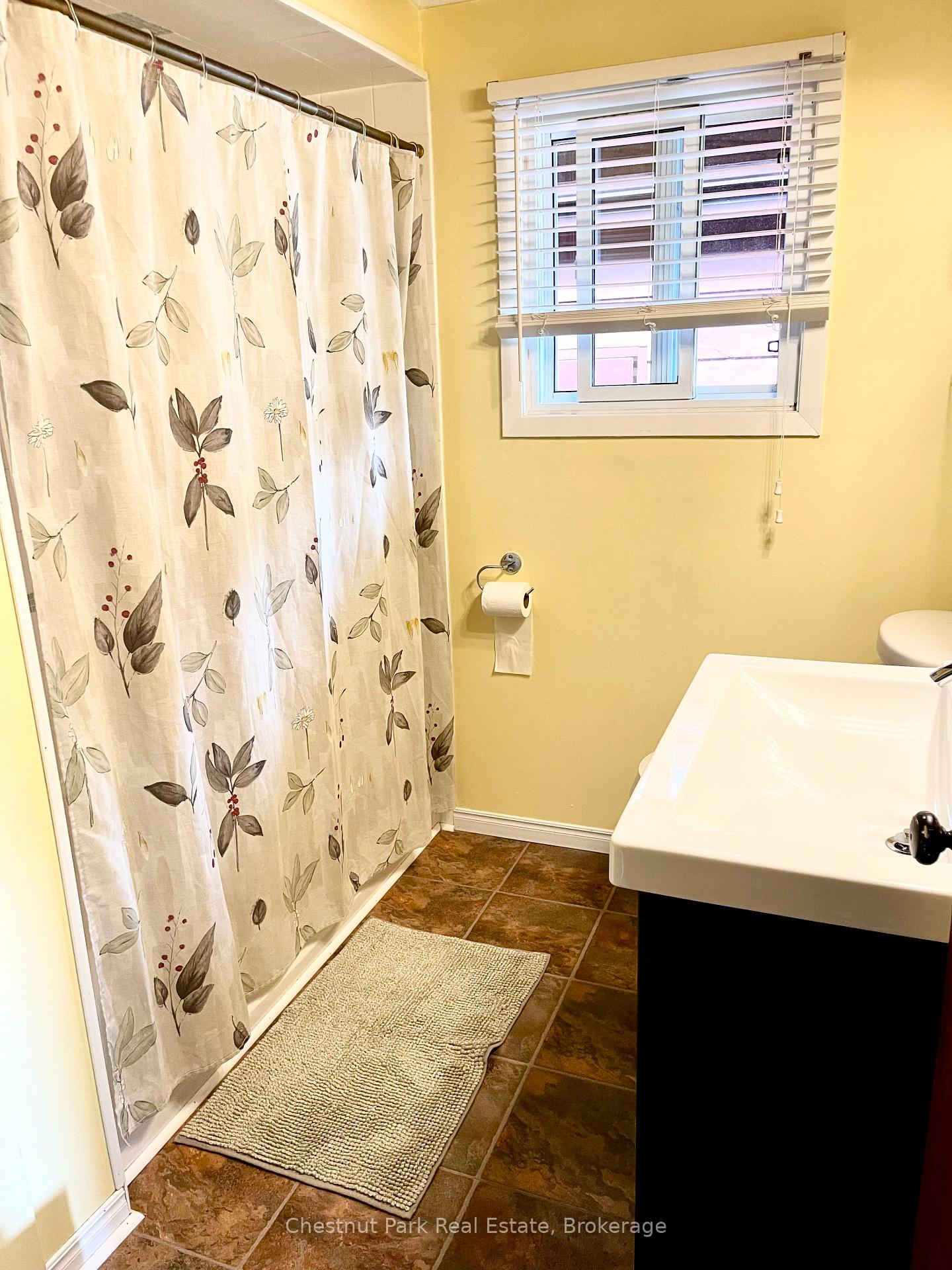 Photo 3 of 72 59th Street S, Wasaga Beach — HOMEH