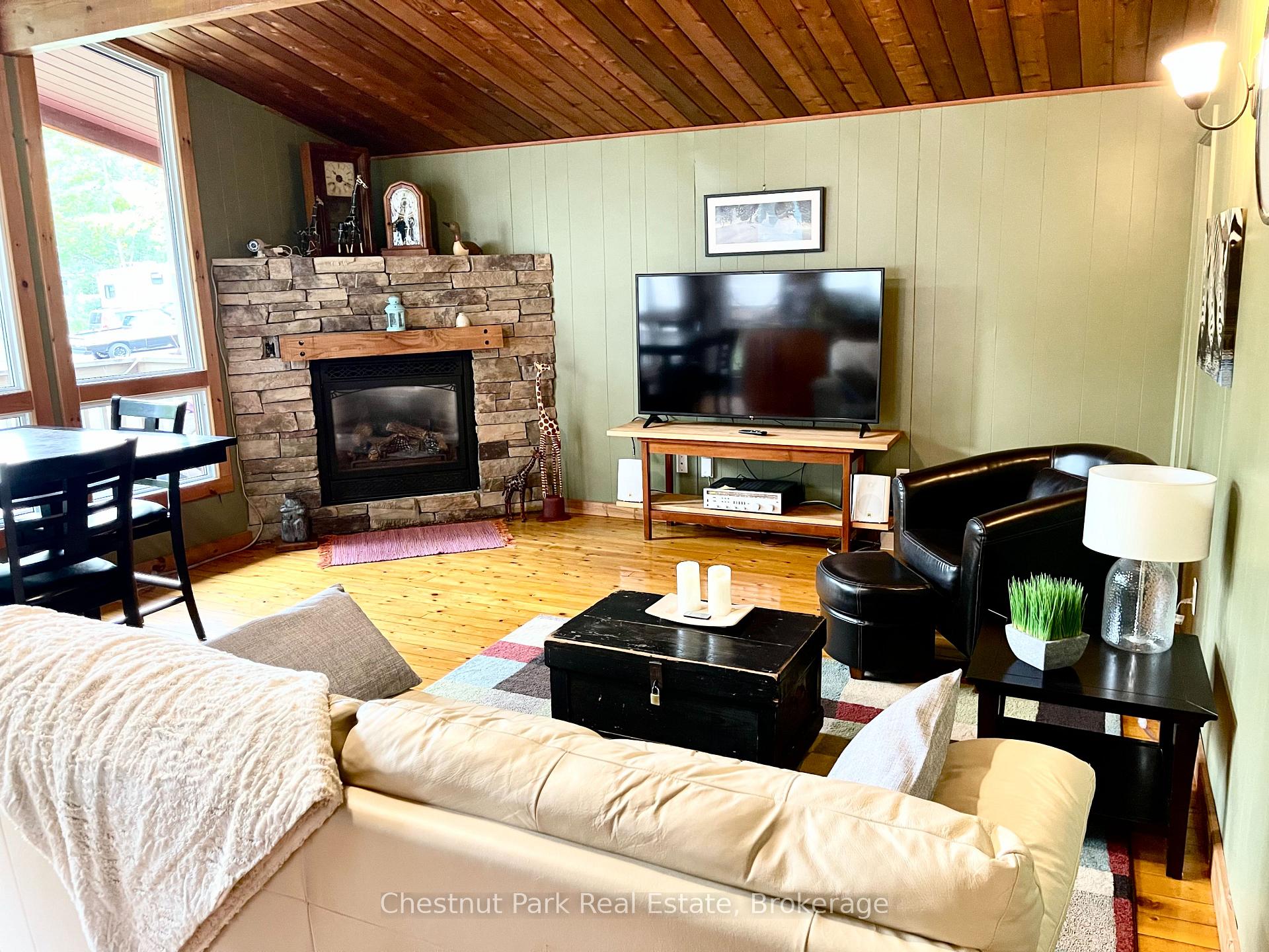 Photo 7 of 72 59th Street S, Wasaga Beach — HOMEH