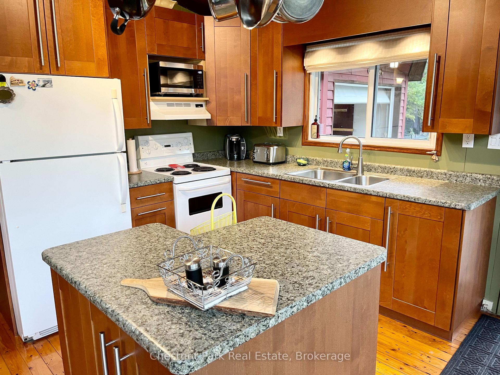 Photo 10 of 72 59th Street S, Wasaga Beach — HOMEH