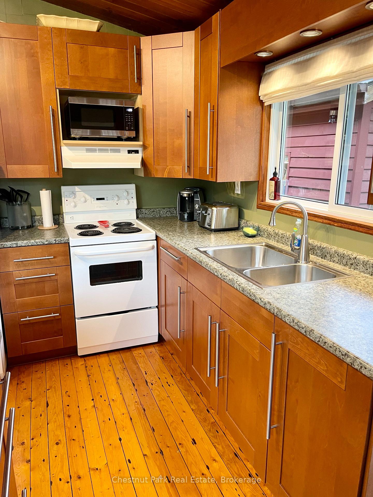 Photo 11 of 72 59th Street S, Wasaga Beach — HOMEH