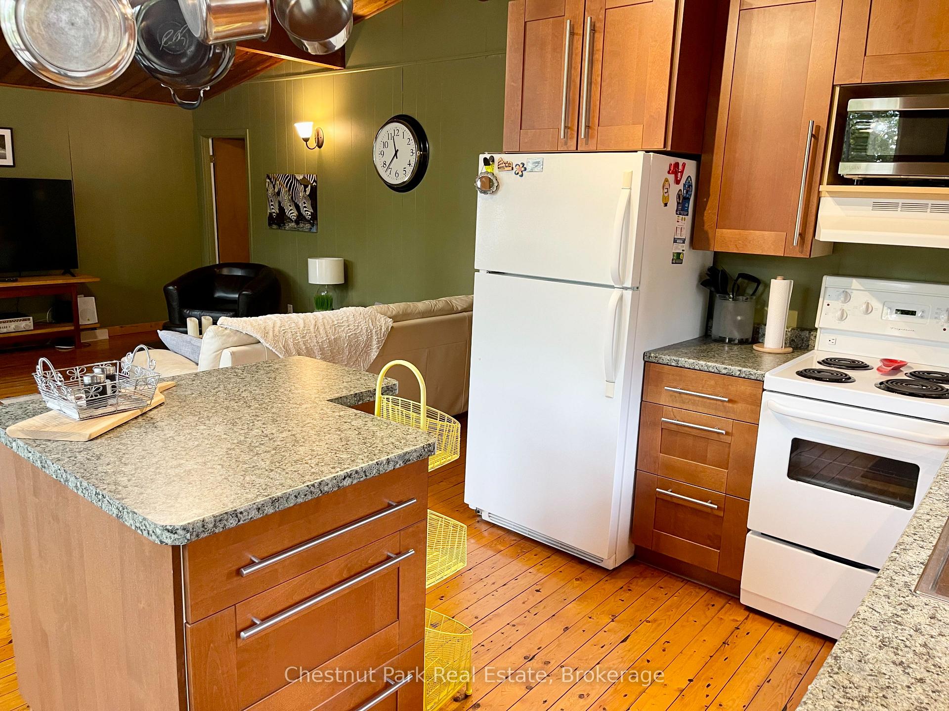 Photo 12 of 72 59th Street S, Wasaga Beach — HOMEH