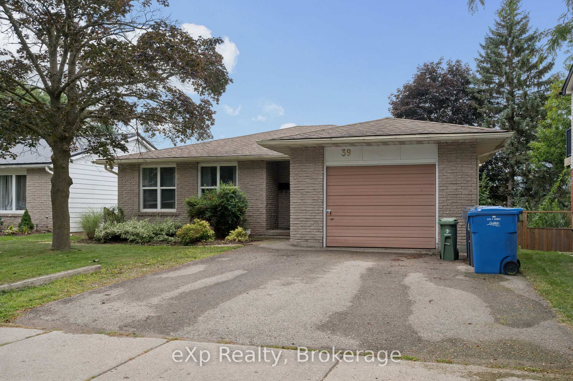 Photo 2 of 39 Keats Crescent, Guelph, Kortright West — HOMEH