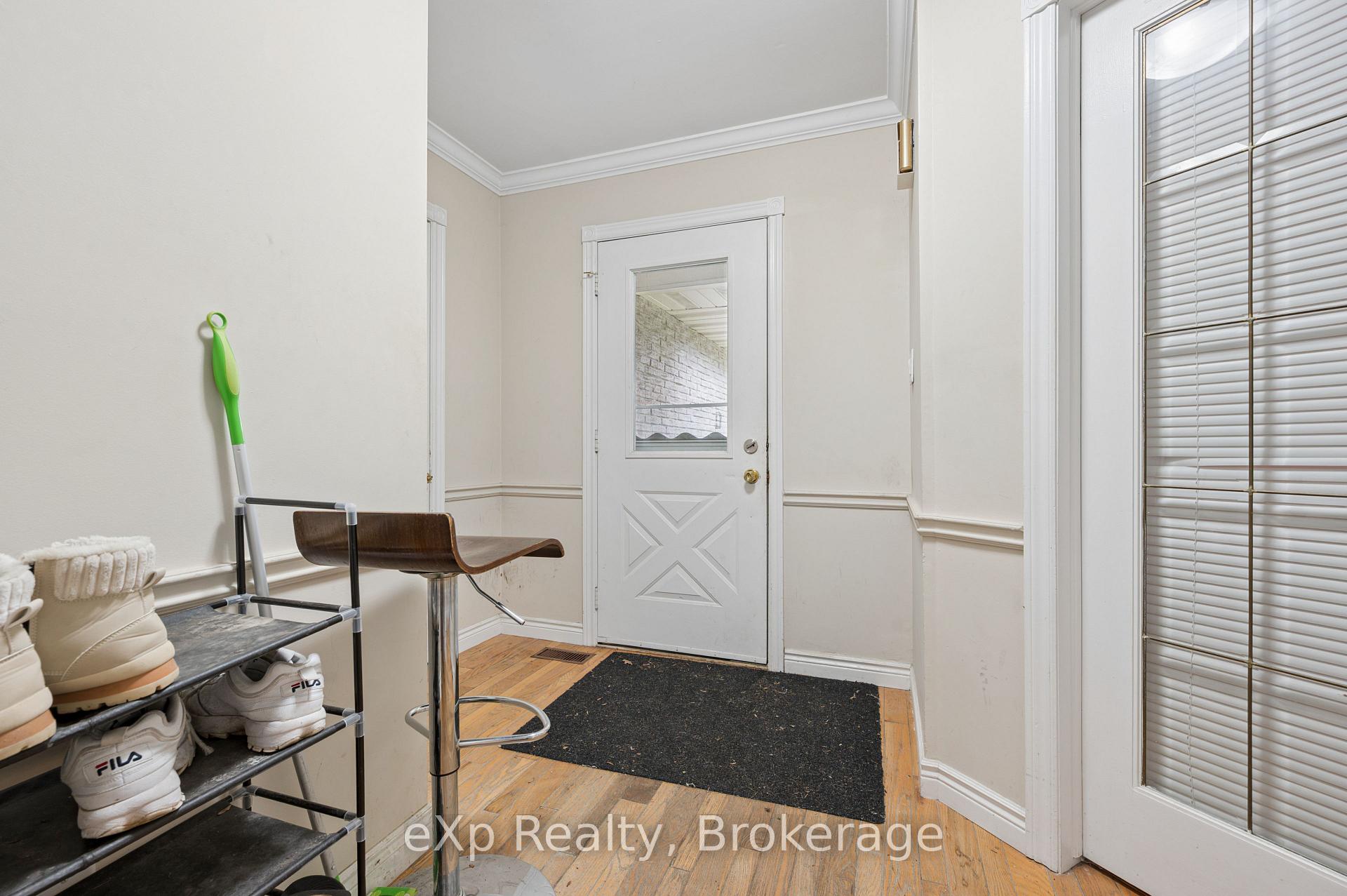 Photo 5 of 39 Keats Crescent, Guelph, Kortright West — HOMEH