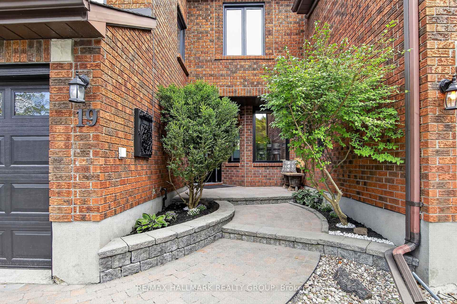 Photo 2 of 19 Windeyer Crescent, Ottawa, Kanata - Kanata Lakes/Heritage Hills — HOMEH