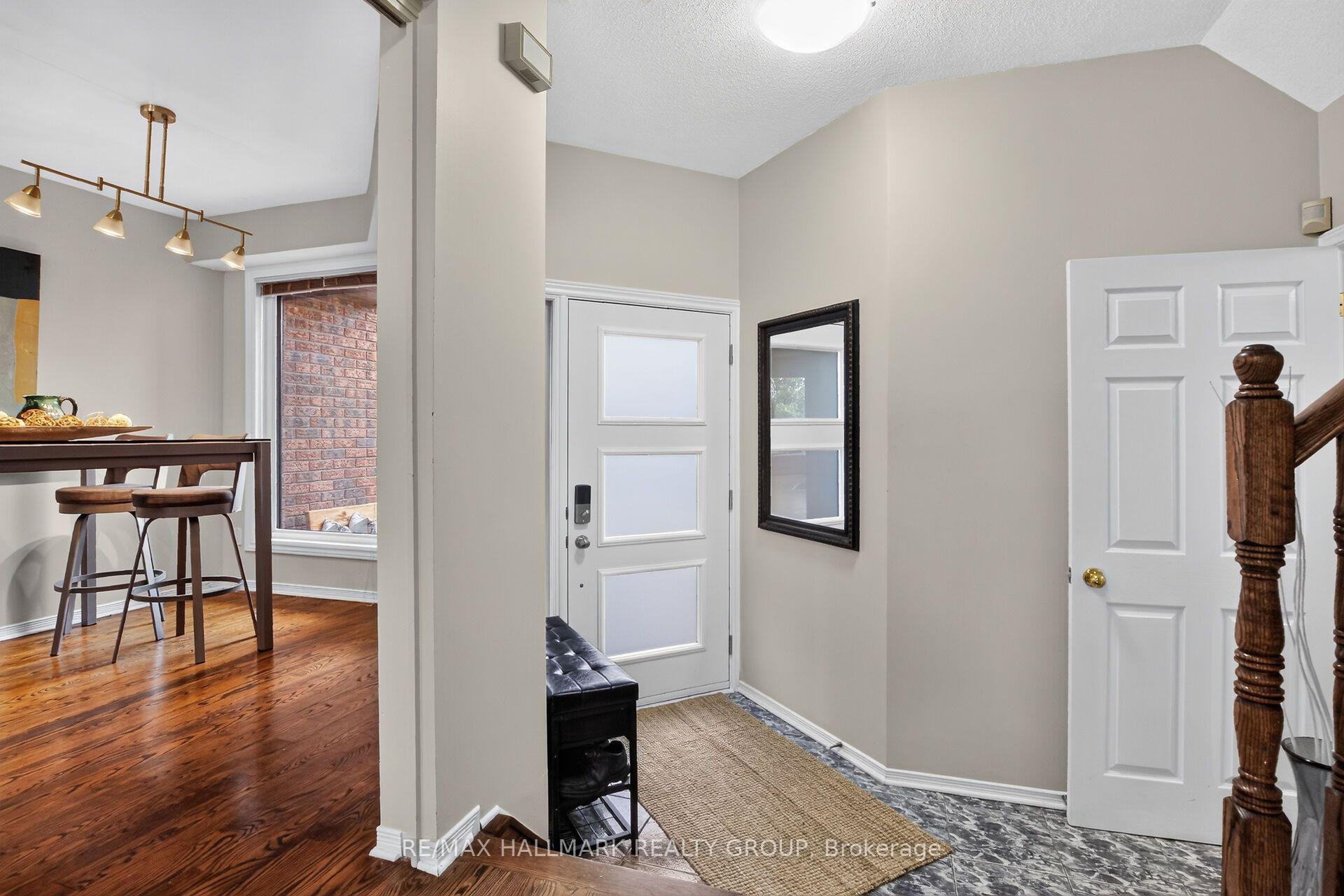 Photo 4 of 19 Windeyer Crescent, Ottawa, Kanata - Kanata Lakes/Heritage Hills — HOMEH