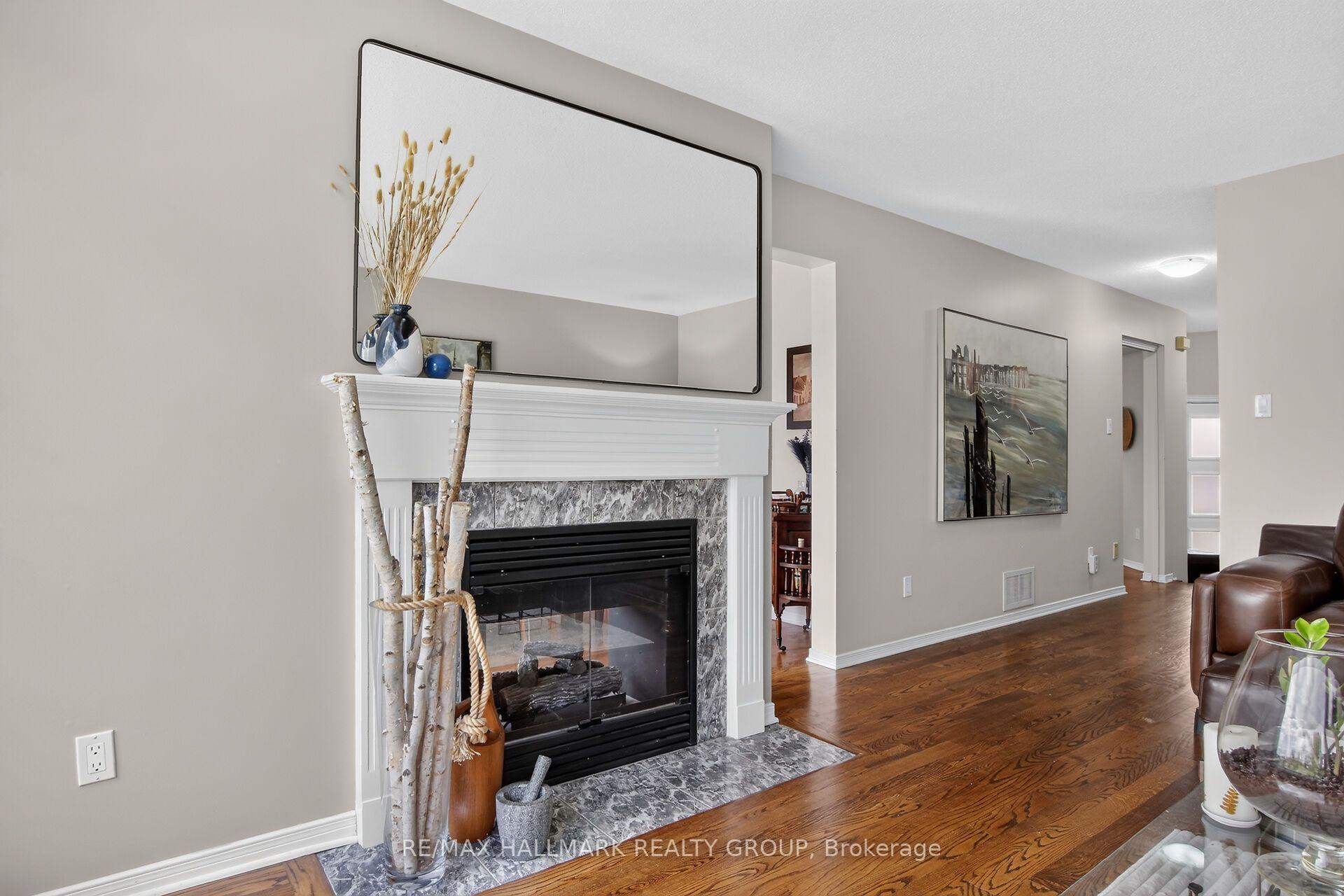 Photo 7 of 19 Windeyer Crescent, Ottawa, Kanata - Kanata Lakes/Heritage Hills — HOMEH