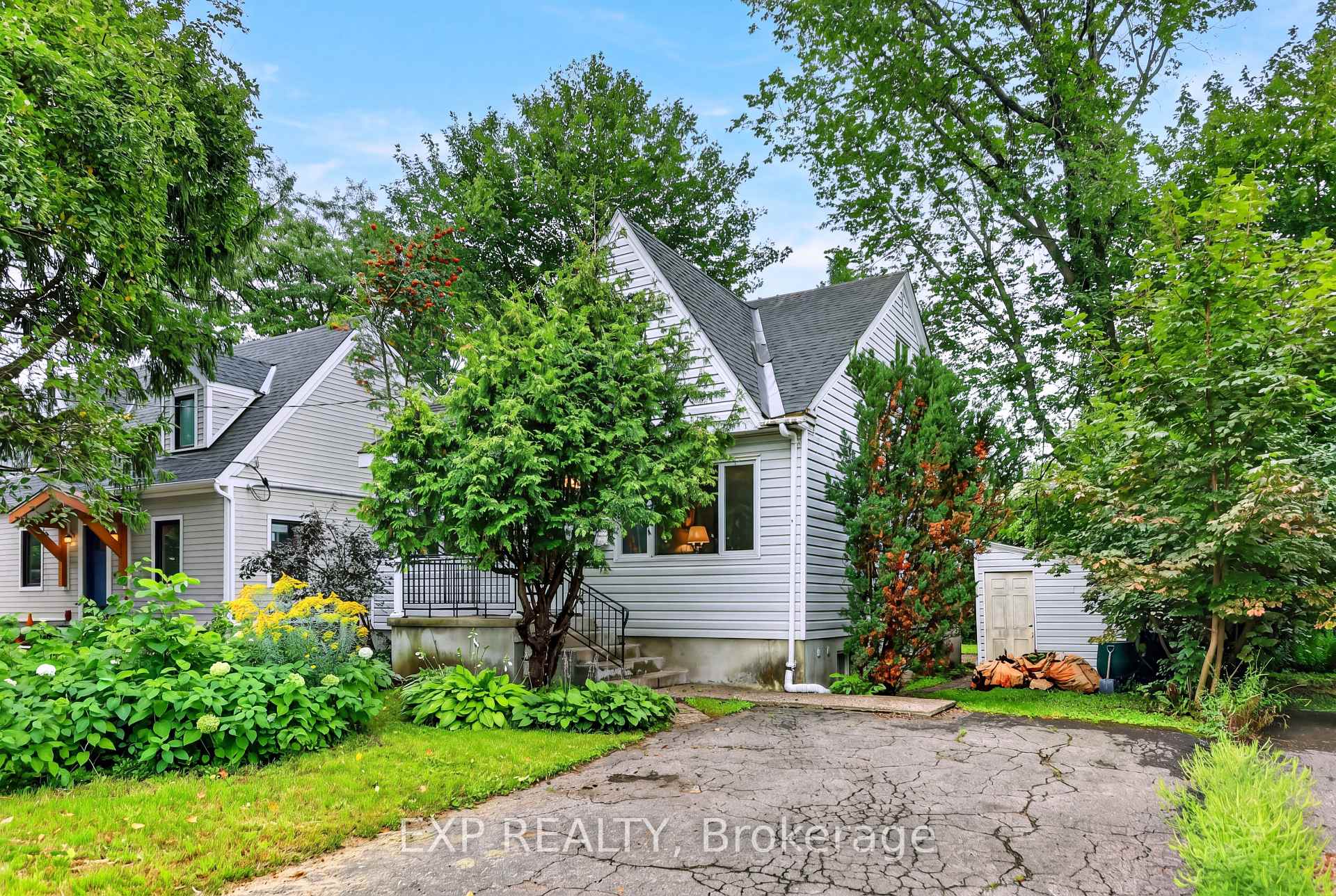 Photo 2 of 1220 Collins Avenue, Ottawa, Ridgemont — HOMEH