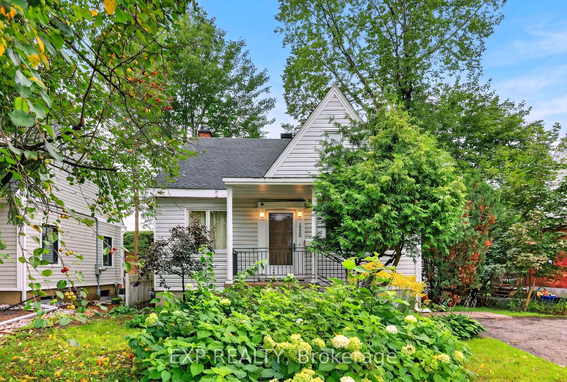 Photo 3 of 1220 Collins Avenue, Ottawa, Ridgemont — HOMEH