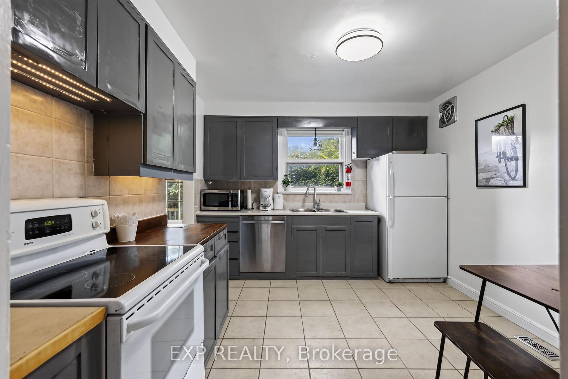 Photo 11 of 1220 Collins Avenue, Ottawa, Ridgemont — HOMEH