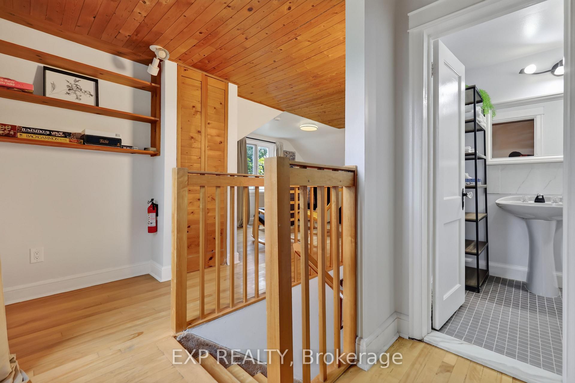 Photo 18 of 1220 Collins Avenue, Ottawa, Ridgemont — HOMEH