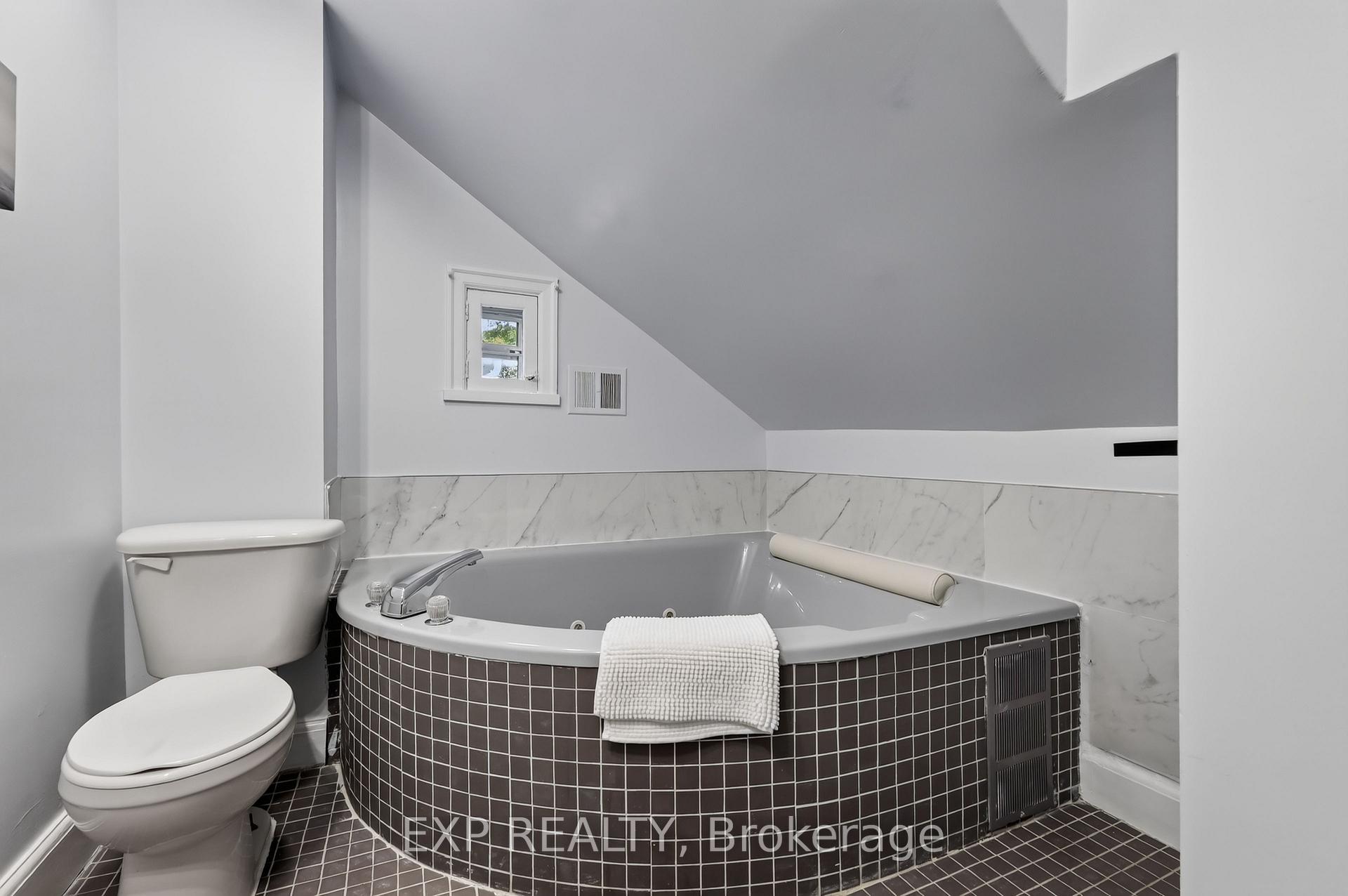 Photo 26 of 1220 Collins Avenue, Ottawa, Ridgemont — HOMEH