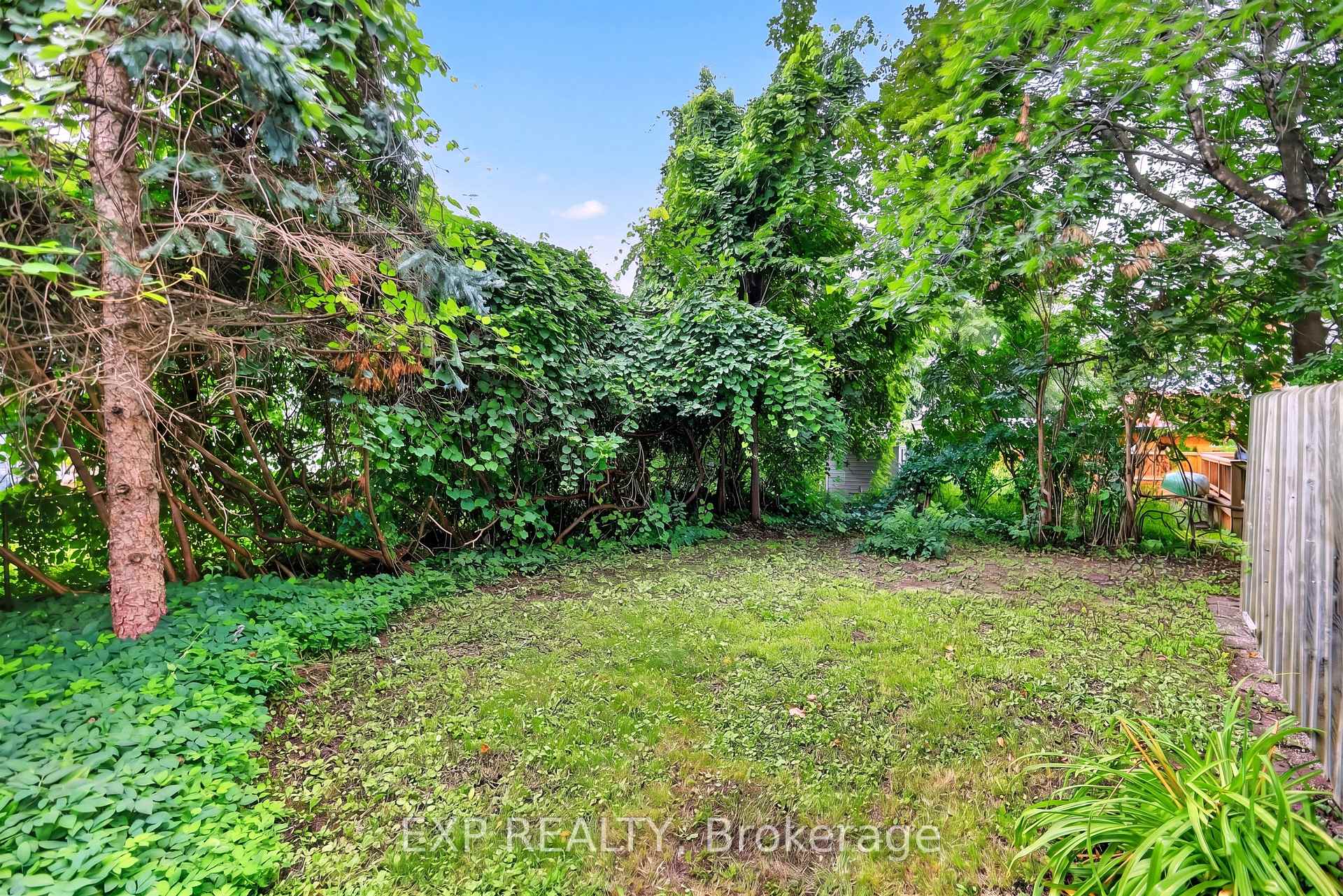 Photo 35 of 1220 Collins Avenue, Ottawa, Ridgemont — HOMEH