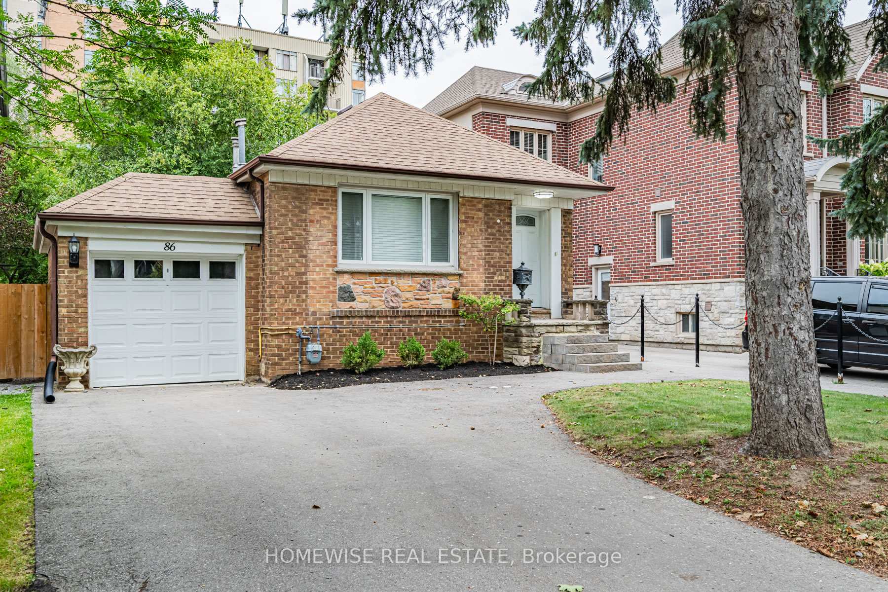 Photo 3 of 86 Fairleigh Crescent, Toronto, Forest Hill North — HOMEH