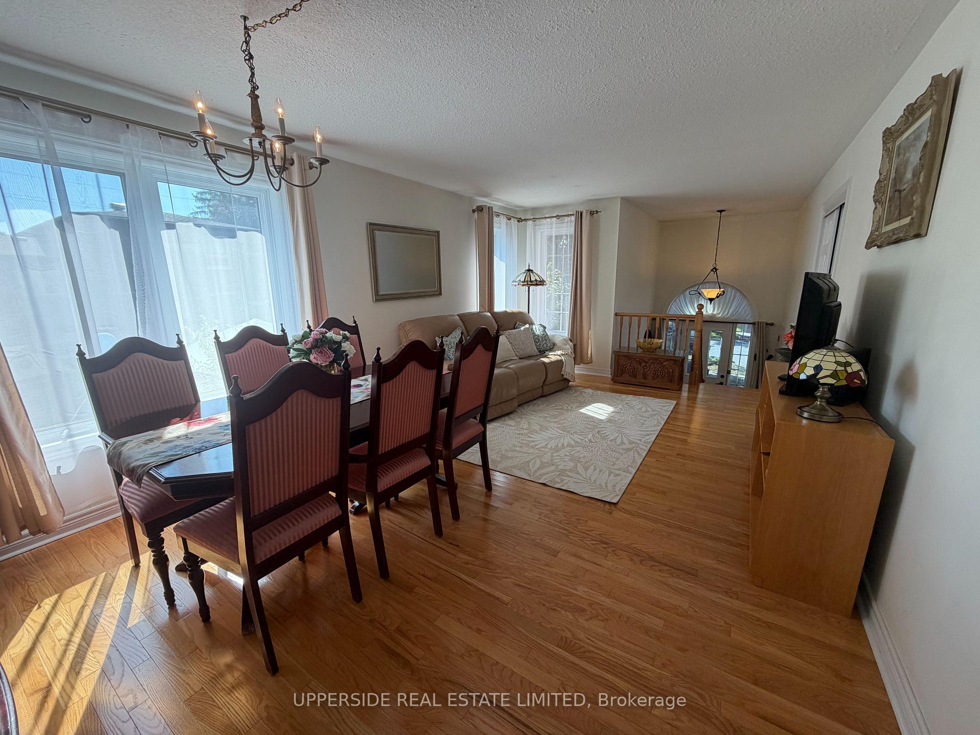 Photo 8 of 4 Kingsley Road S, Halton Hills, Acton — HOMEH