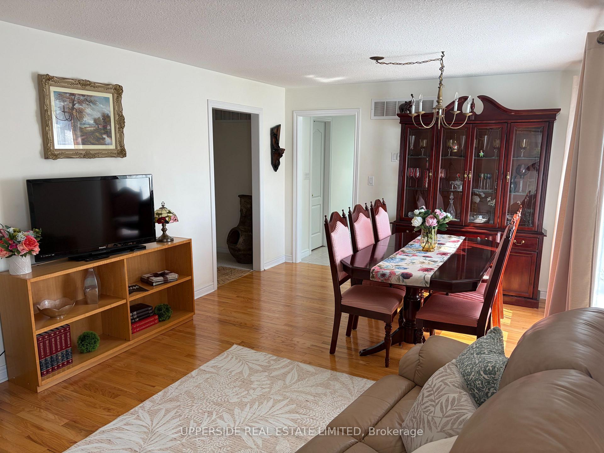 Photo 10 of 4 Kingsley Road S, Halton Hills, Acton — HOMEH