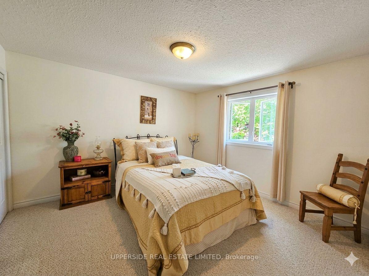 Photo 23 of 4 Kingsley Road S, Halton Hills, Acton — HOMEH
