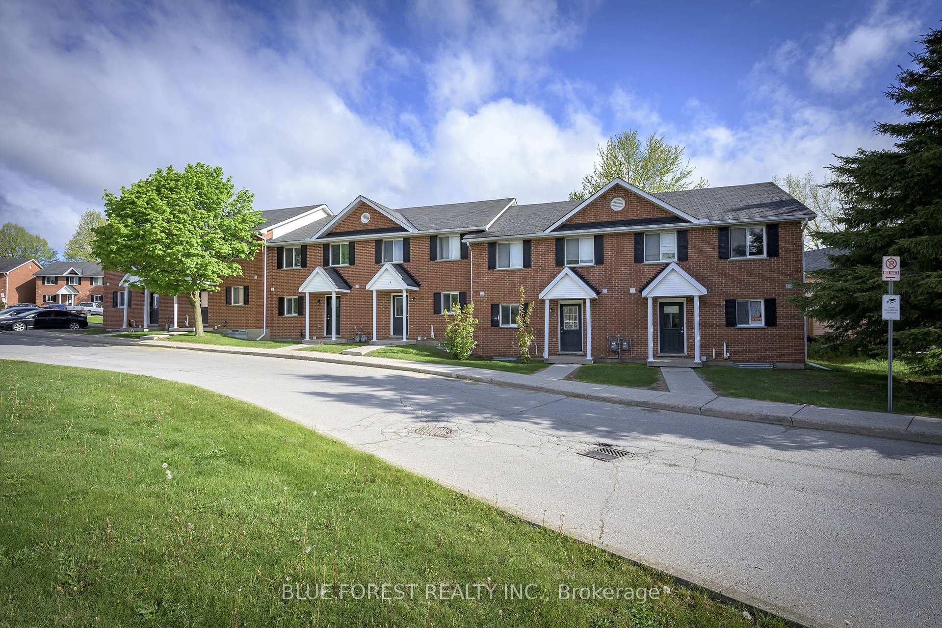 Photo 2 of Unit 3, 190 Fleming Drive, London, East D — HOMEH