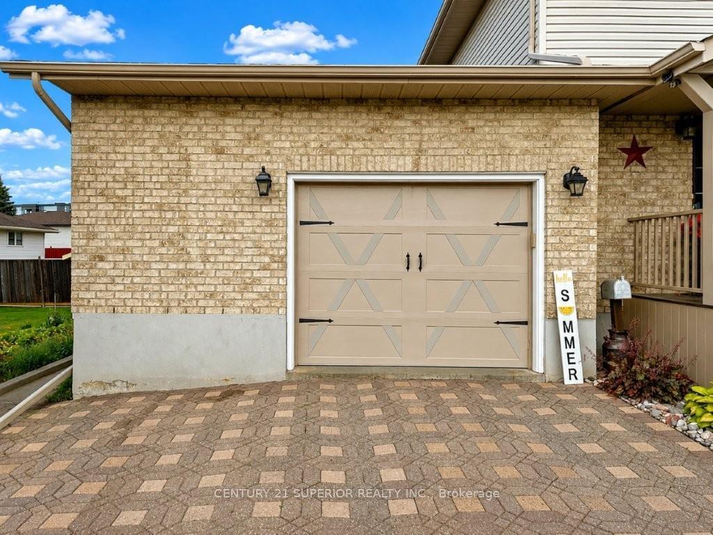 Photo 4 of 108 Flamingo Drive, Thunder Bay, River Terrace — HOMEH