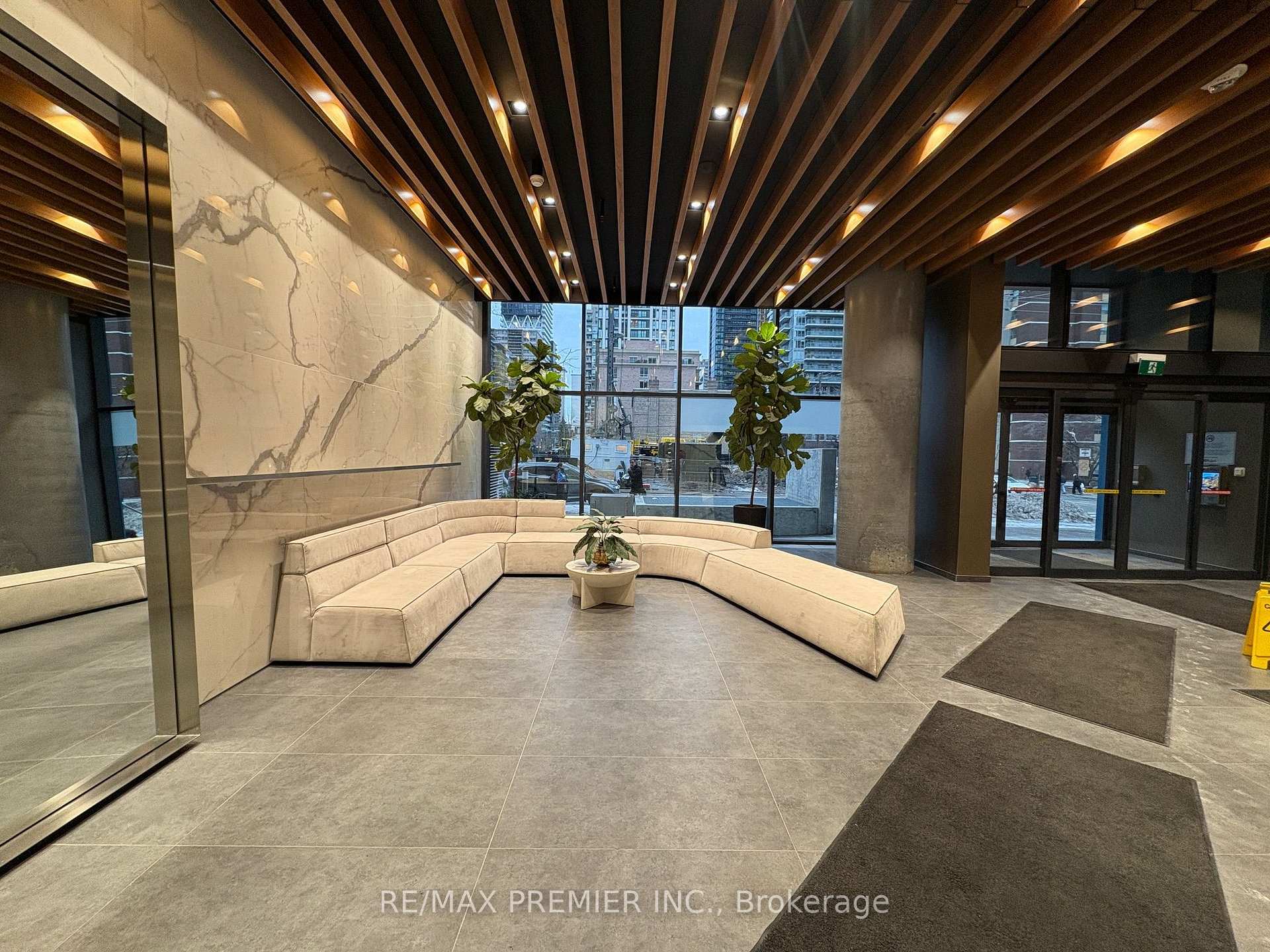 Photo 3 of Unit 206, 161 Roehampton Avenue, Toronto, Mount Pleasant West — HOMEH